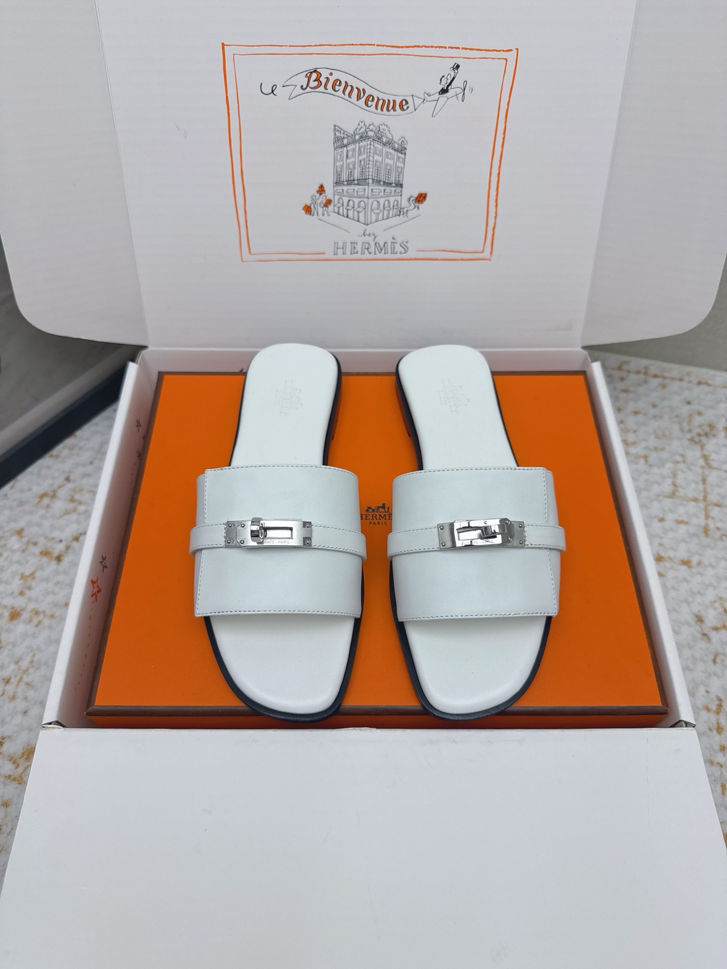 Hermes Style Pink Leather Women's Shoes style reference detail image 1 from source 785280