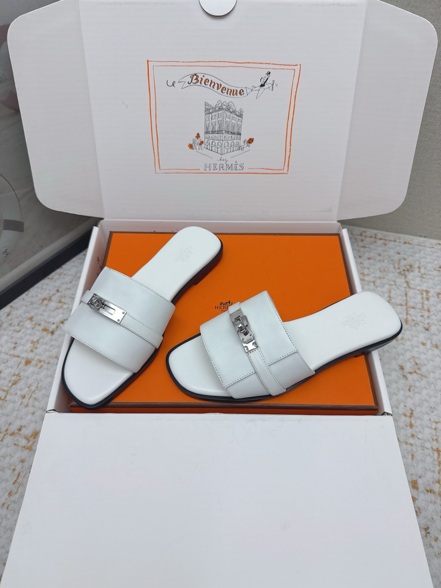 Hermes Style Pink Leather Women's Shoes style reference detail image 3 from source 785280