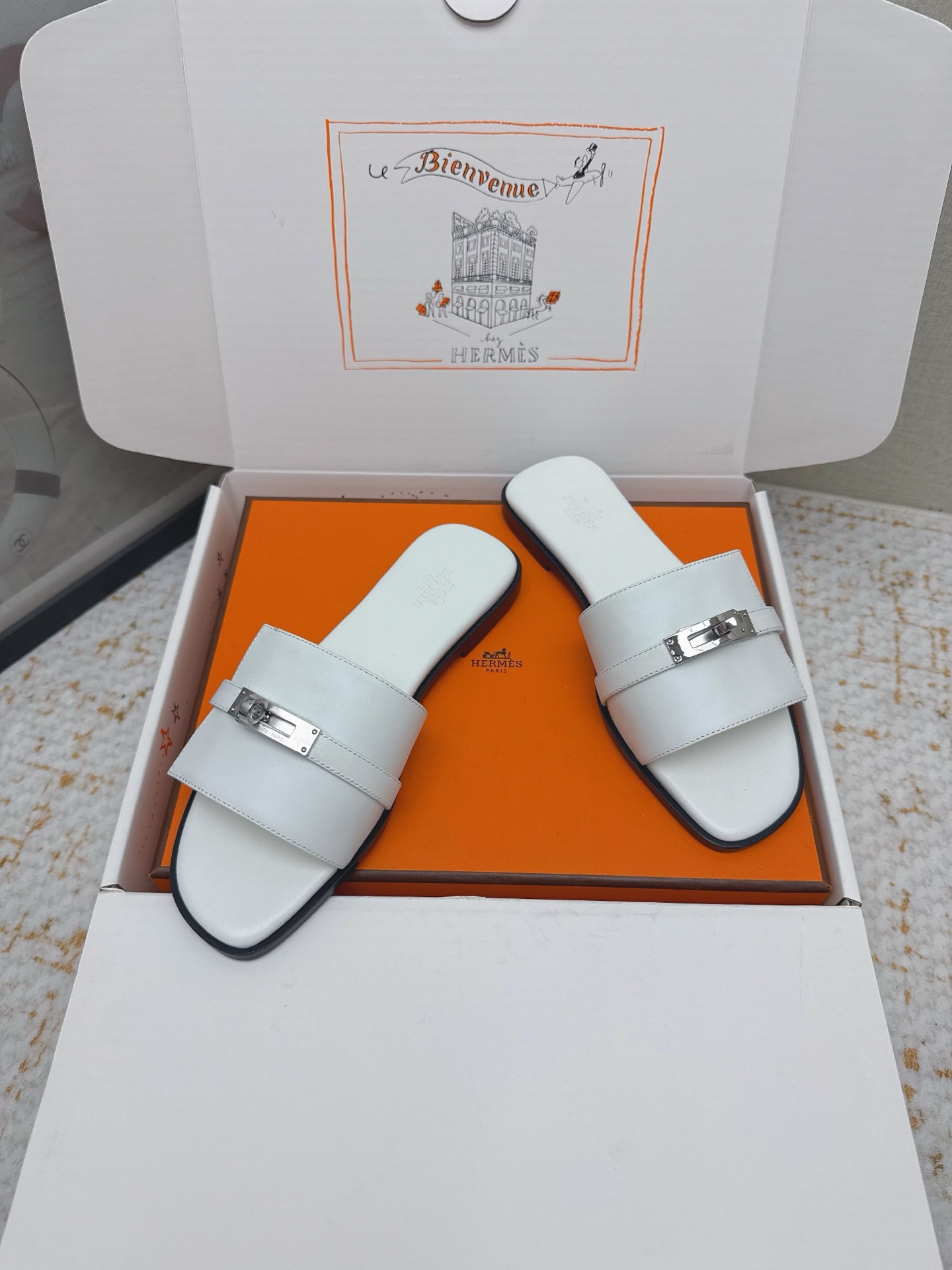 Hermes Style Pink Leather Women's Shoes style reference detail image 4 from source 785280