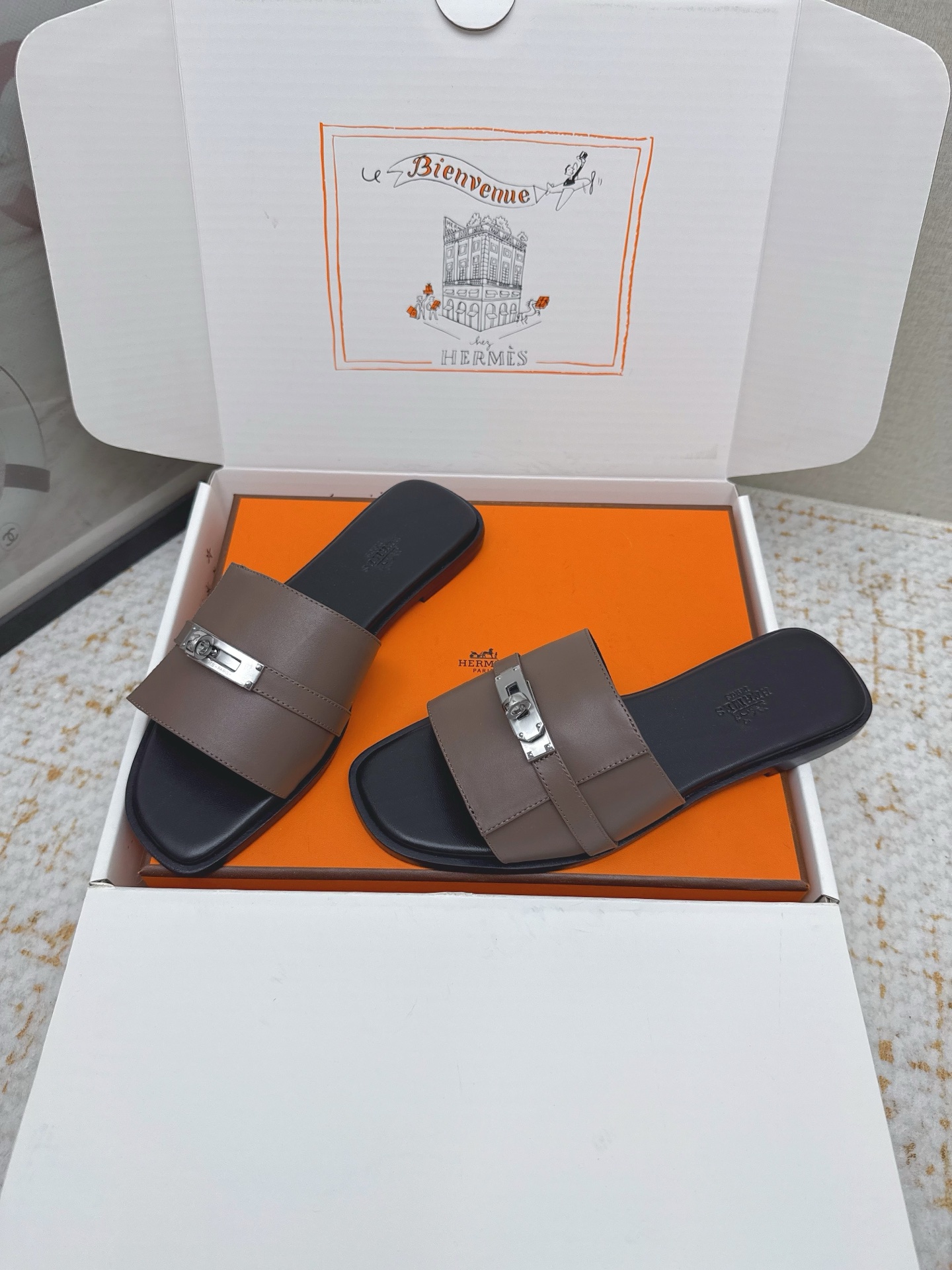 Hermes Style Pink Leather Women's Shoes style reference detail image 3 from source 785281