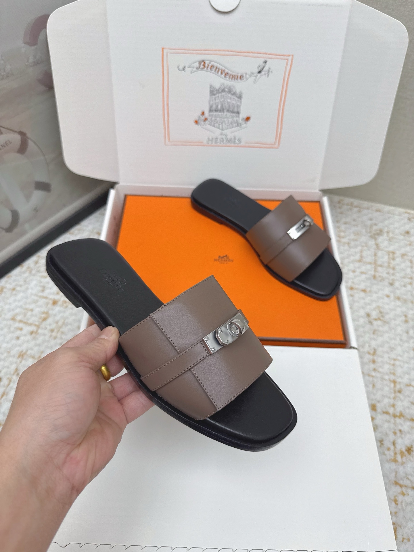 Hermes Style Pink Leather Women's Shoes style reference detail image 5 from source 785281