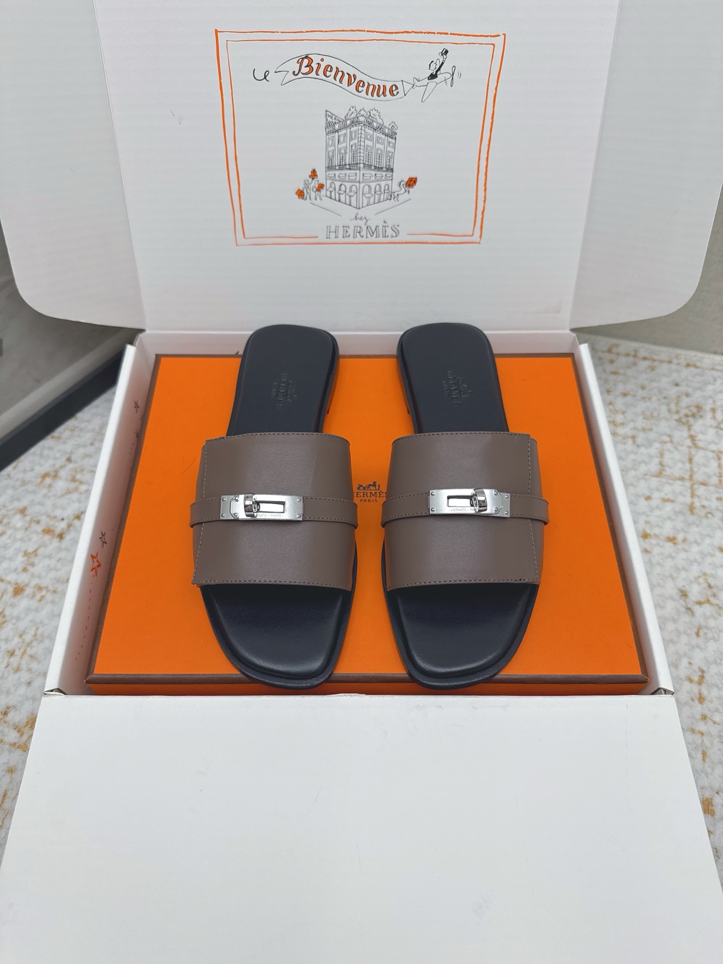 Hermes Style Pink Leather Women's Shoes style reference detail image 1 from source 785281