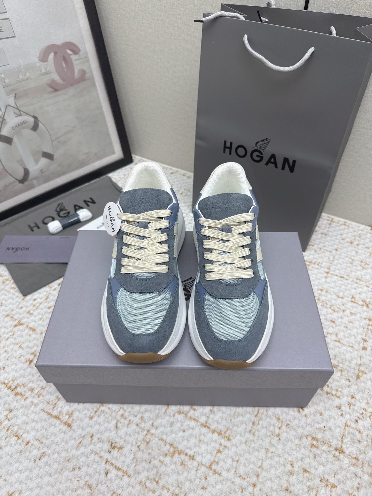 NO:788227,(Higher version) HOGAN/2025vs latest popular sports and leisure series... [Pancake thick-soled rubber-toe casual shoes] Popular H color-blocking crafts ~ The exquisite hand-made design of casual sports shoes is integrated with military uniform elements, part-time practical and personalized styling; multiple materials are integrated into colorful creative inspiration, harmonizing the brand's classic and trendy styles, brightening casual daily life; Equipped with memory foam insole cushioning design, light and comfortable, glowing and lightweight, comfortable and diversified styles to wear ~~~ Fabrics are customized with original cowhide mesh surface  Customized original sheepskin lining, customized original injection-molded foot pads, original open-molded foam-molded outsole, size 35-40, original full set of packaging, casual shoes/sports shoes, sneakers, cowhide, sheepskin19860909（高版本） HOGAN/2025vs最新运动休闲爆款系列……【松糕厚底胶头休闲鞋】 流行 H拼色工艺~休闲运动鞋履精湛手工设计融入军装元素,兼职实用与个性造型感;多元材质融入缤纷创作灵感,调和品牌经典与潮流格调,点亮休闲日常;搭载记忆泡沫内底缓震设计,轻盈舒适,焕呈轻巧,舒适多元化风格穿搭~~~ 面料定制原版牛皮拼网面 内里定制原版羊皮 垫脚定制原版注塑成型垫 大底原版开模发泡成型底 码数35-40 包装原版全套包装,休闲鞋/运动鞋,sneakers,cowhide,sheepskin,Women's Shoes