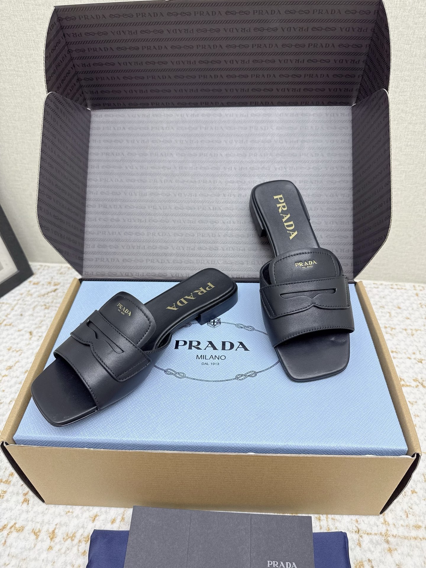 Prada Style Leather Women's Shoes style reference detail image 5 from source 784840