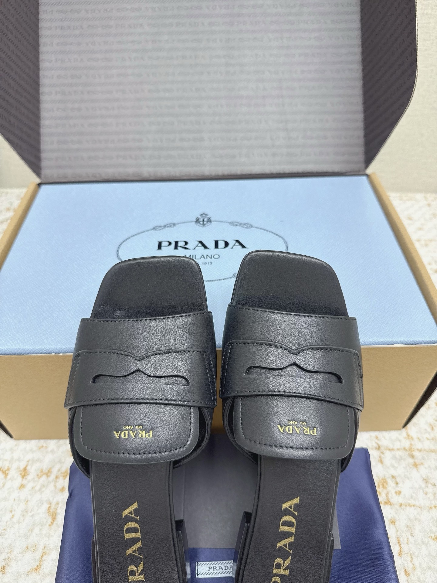 Prada Style Leather Women's Shoes style reference detail image 9 from source 784840