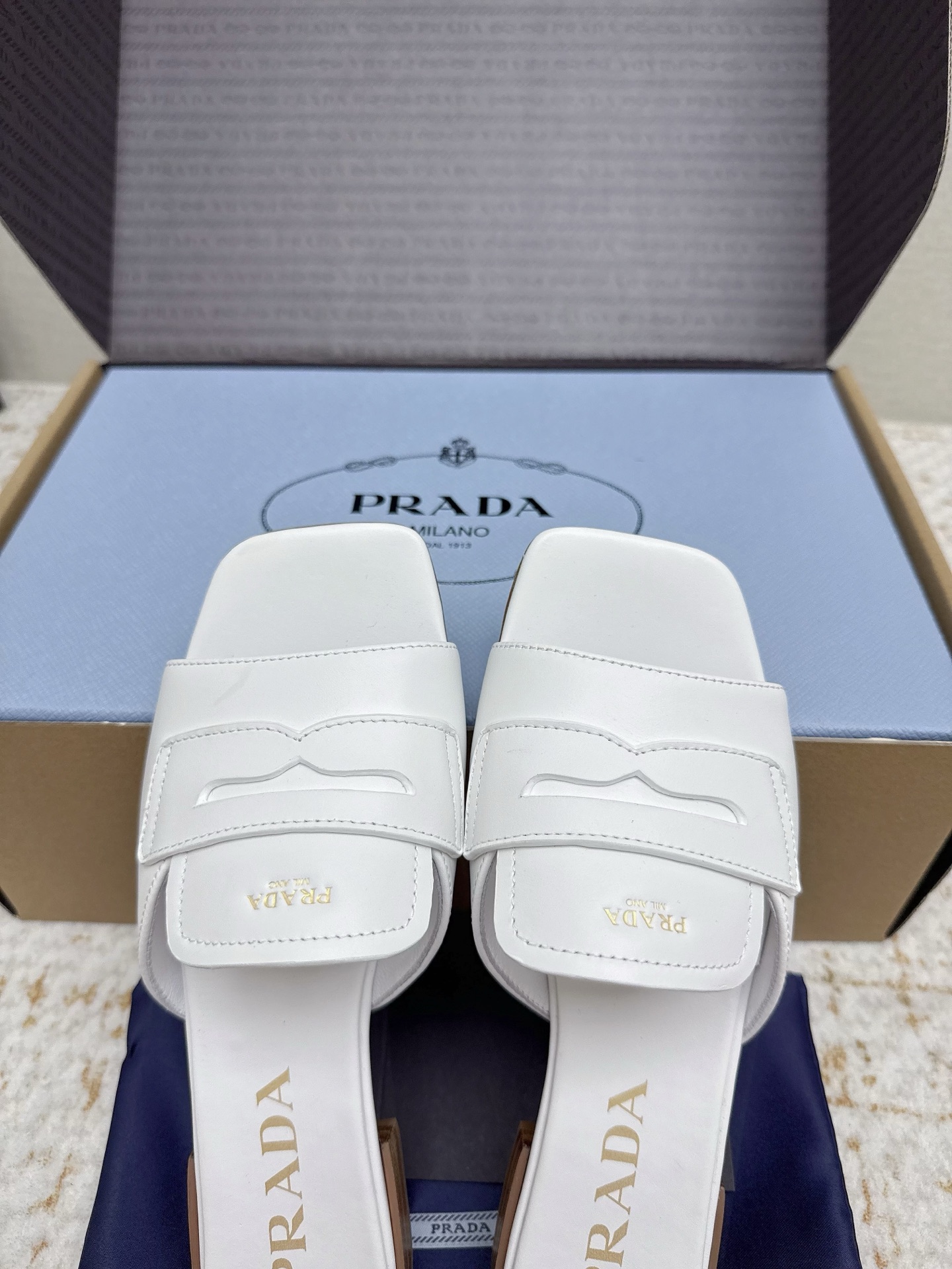 Prada Style Leather Women's Shoes style reference detail image 9 from source 784841