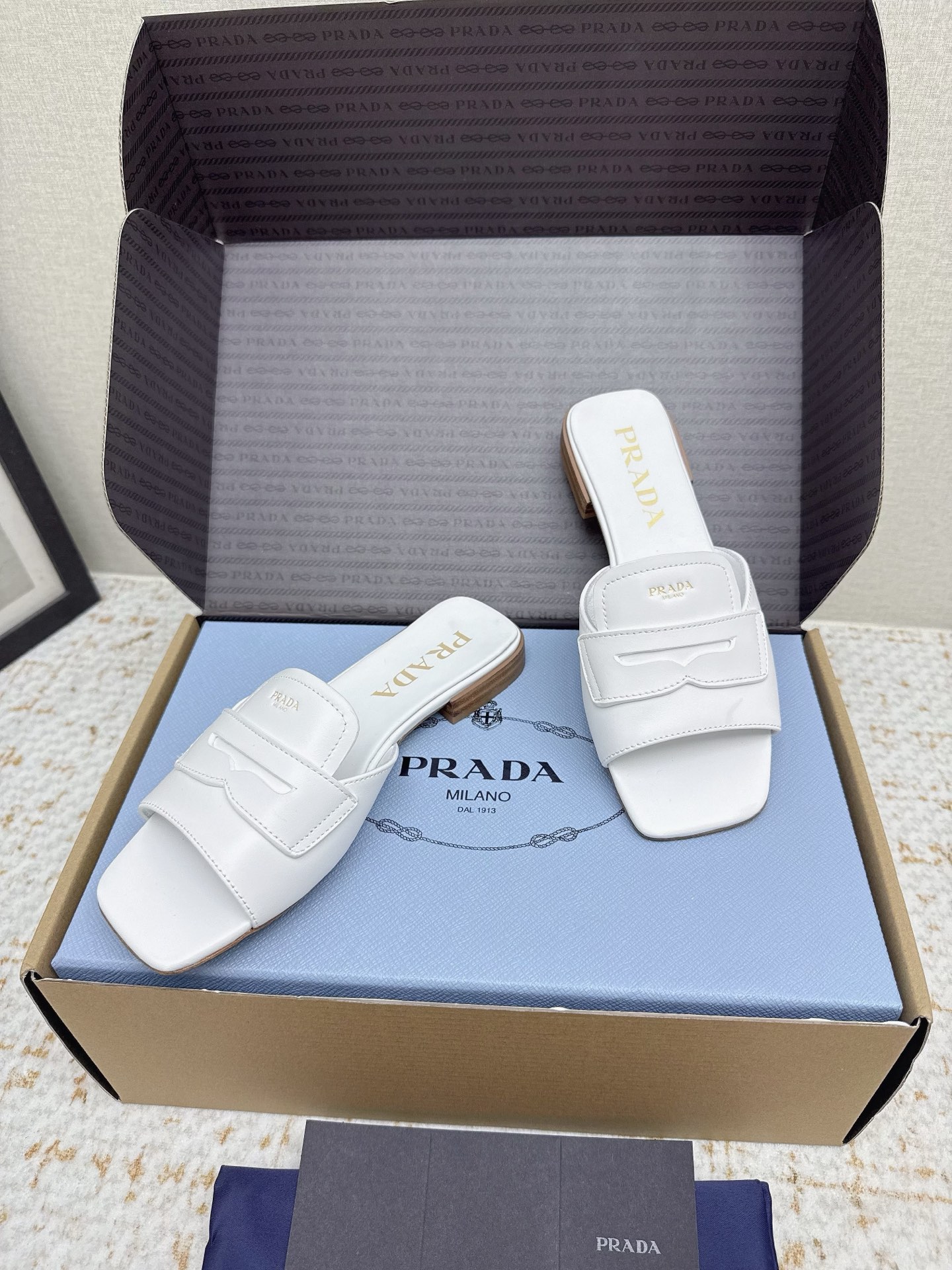 Prada Style Leather Women's Shoes style reference detail image 5 from source 784841