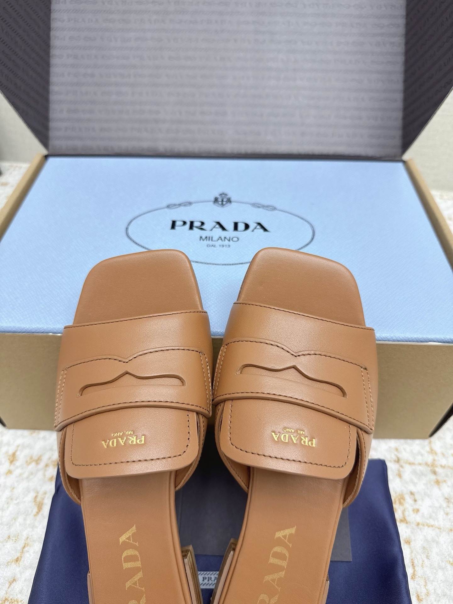 Prada Style Leather Women's Shoes style reference detail image 8 from source 784842