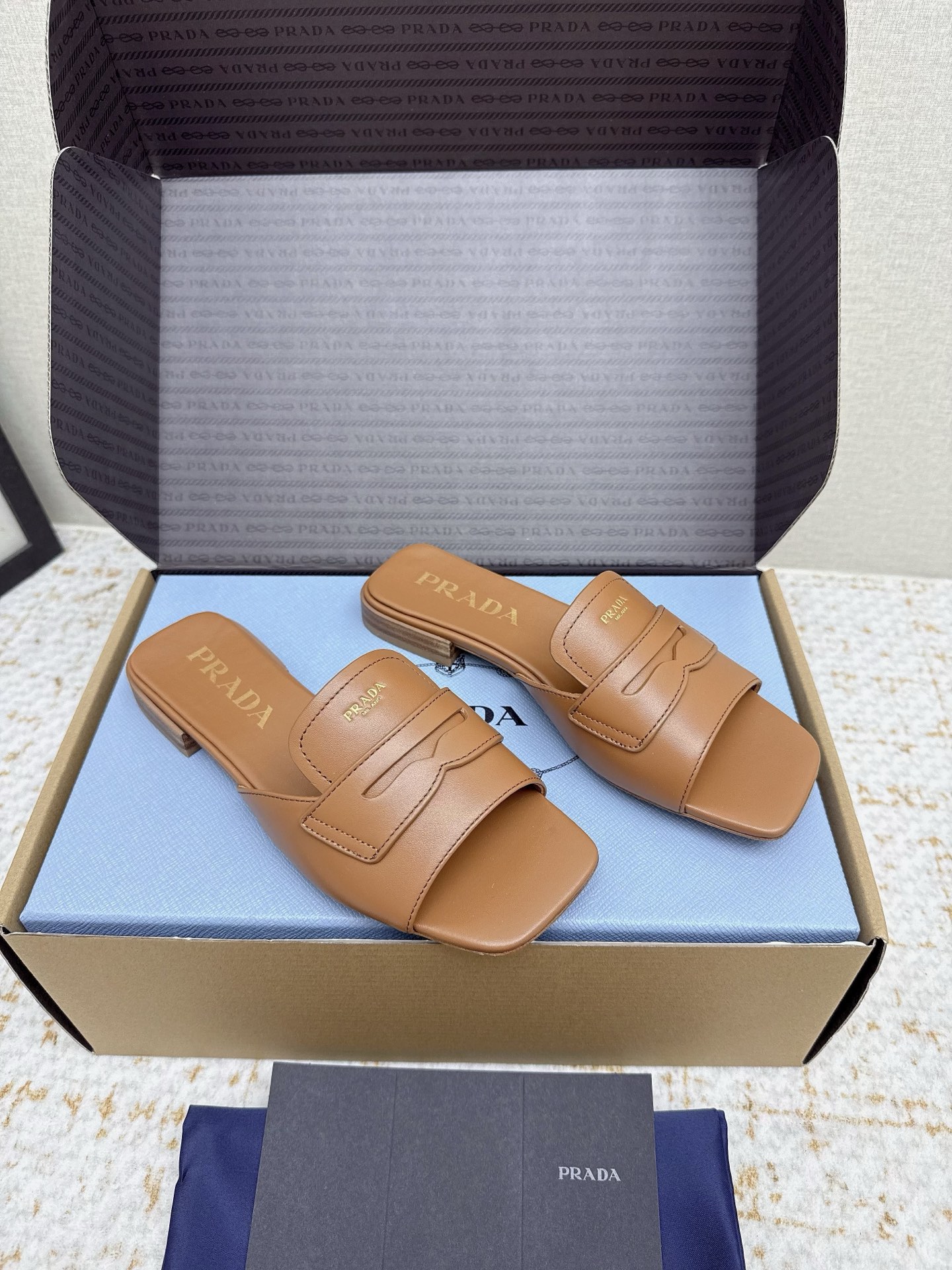 Prada Style Leather Women's Shoes style reference detail image 3 from source 784842
