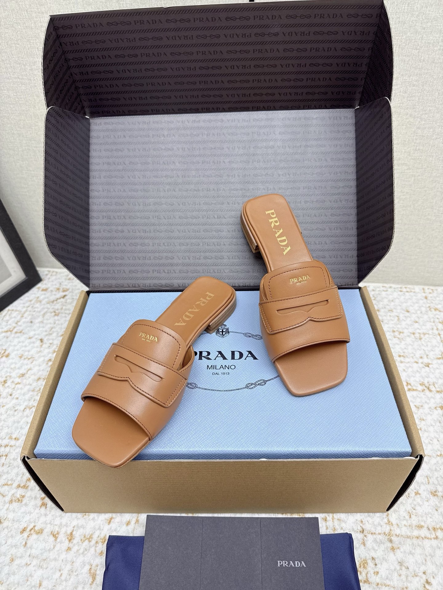 Prada Style Leather Women's Shoes style reference detail image 5 from source 784842