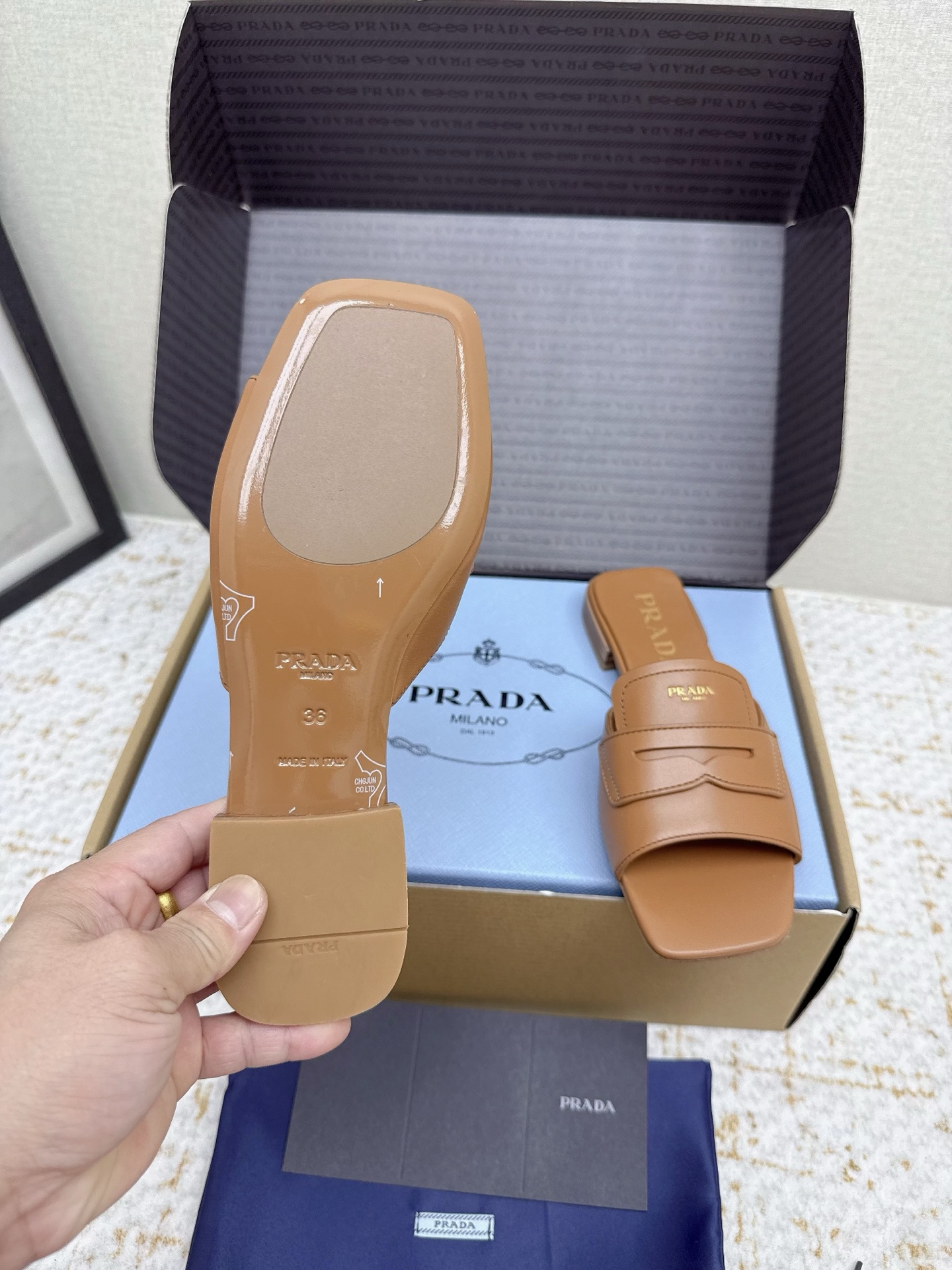 Prada Style Leather Women's Shoes style reference detail image 9 from source 784842