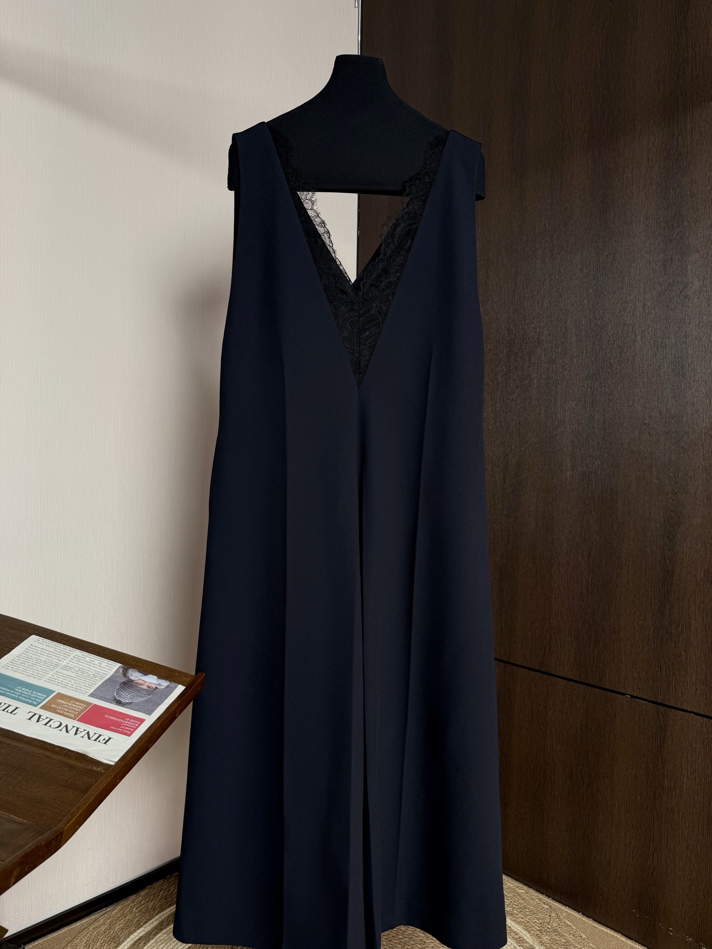 NO:861273,UW A beautifully textured lace dress. It is designed with blue wool flannel and black crumpled satin. The texture is soft and has been finely calendered. Size S-XL, women's clothing, skirts,19860909UW 一条美腻质感蕾丝连衣裙 采用蓝羊毛法绒与黑色压皱缎面拼接设计 质地柔软并经过精细压光处理,码数 S-XL,女装,skirts,,Women's clothing