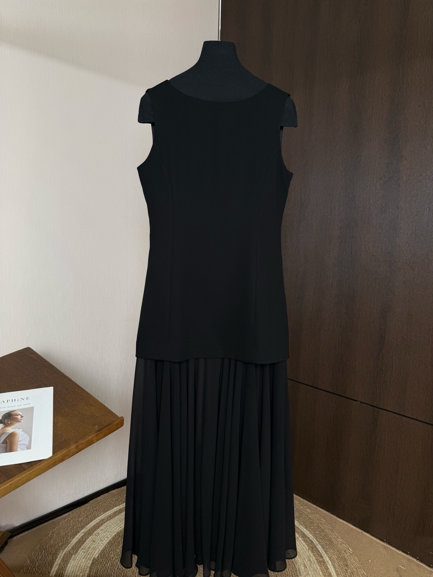 NO:861169,TR's new one-line round neck dress. Modify the shoulder and neck lines to expose the clavicle and make it more delicate. The hem and skirt are flexible and elegant. It has a sense of atmosphere when walking around. Size S-XL, women's clothing, skirts,19860909TR 新款一字圆领连衣裙 修饰肩颈线条露出锁骨更精致 下摆裙摆灵动飘逸 走动间自带氛围感,码数S-XL,女装,skirts,,Women's clothing