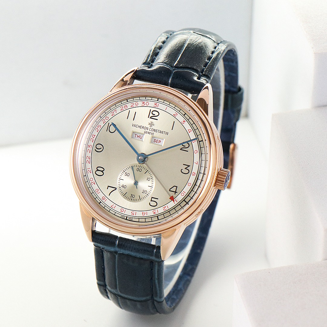 NO:714982,VC is launching!  Vacheron Constantin's historical masterpiece series 3100V/00R triple calendar watch!  Full functionality!  The highest version on the market!  [Case] ​​The watch is special!  The size is 40MM. The shell is decorated with triple concave and convex carvings, highlighting the retro style. It is matched with the beautifully curved lid glass to make the overall literal texture better!  [Movement] The style adopts an automatic mechanical customized movement of 4400QCL copy!  Stable operation!  Full functionality!  Through the transparent bottom cover, you can appreciate the excellent movement polishing process. [Dial] strives for perfection, restoring the retro dial of 11, with four major functions of month, day of the week, calendar, and true sun phase. The real hot stamping sun phase disk makes the whole body closer to the counter!  [Strap Buckle] The watch is matched with Italian cowhide to make the wrist more comfortable and fit!  The classic LOGO of 'Viecher & Danton' is printed on the back of the buckle, showing the luxurious temperament of the watch!  Suitable for various business occasions, simple and refined yet elegant!  Vacheron Constantin, the watch you will eventually own!  【White, Rose】,,vacheron,cowhide19860909VC 重磅推出！江诗丹顿历史名作系列3100V/00R三重日历腕表！全真功能！市场最高版本！【表壳】腕表特别！尺寸为40MM,采用三重凹凸刻纹装饰的壳身,彰显复古风格,搭配优美弧度的锅盖玻璃,使其整体的字面质感更佳！【机芯】款式采用4400QCL副本的自动机械订制机芯！运转稳定！全真功能！通过透明的表底盖可以欣赏卓越的机芯打磨工艺.【表盘】力求完美,11的还原复古的面盘,拥有月份,星期,日历,真日相4大功能,真烫金的日相盘,其整体更贴近专柜！【表带扣】腕表搭配意大利牛皮让手腕更贴合舒适！表扣后方印“江诗.丹顿”经典LOGO,显示出腕表的华贵气质！适合各种商务场合,简敛精致不失优雅！ 江诗丹顿,你终将拥有的腕表！【白,玫】,,vacheron,cowhide,Watch