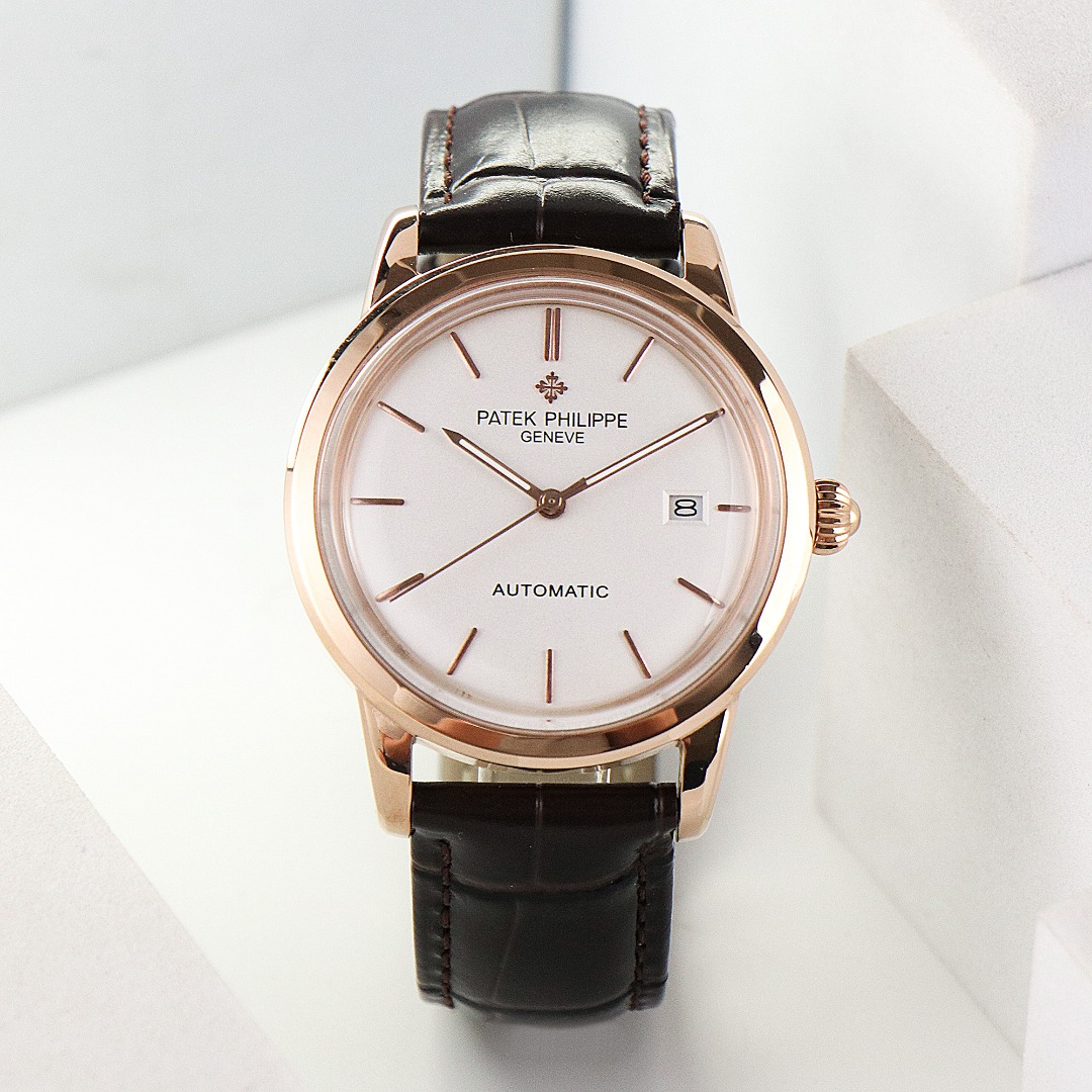 NO:714978,[Latest product in TW] Patek Philippe’s highest version watch on the market!  The TW watchmaker team spent 8 months carefully designing, daring to be the first, breaking through multiple technical bottlenecks, and striving for perfection!  [Case] The market's exclusive latest pot lid glass material, the dial is simple and extraordinary, 12 scales are integrated with the glass, the exclusive diamond-filled case has a strong 3D three-dimensional effect, ultra-thin craftsmanship, and a diameter of 40mm. [Movement] The watch uses the original movement, with a vibration frequency of 28,800 times per hour, and zero repair quality. [Strap Buckle] The style is matched with Italian cowhide to make the wrist more comfortable and comfortable. The watch buckle is engraved with a classic logo, generous and classy.  No one really owns Patek Philippe, they just keep it for the next generation. [White, Rose 1150],,patek philippe,cowhide19860909【 TW 年最新出品】百达翡丽 市场最高版本腕表！TW制表师团队历时8个月精心设计,敢为人先,突破多层技术瓶颈,力求完美！【表壳】市场独家最新锅盖玻璃材质,表盘简而不凡,12个刻度与玻璃融为一体,独家的满钻表壳,具有超强3D立体感,超薄工艺,直径40mm.【机芯】腕表采用原装机芯,每小时振频28800次,零返修质量.【表带扣】款式搭配意大利牛皮让手腕更贴合舒适,腕表表扣上面刻有经典标志,大方富有档次. 没有人真正拥有百达翡丽,只不过为下一代保管而已.【白,玫1150】,,patek philippe,cowhide,Watch