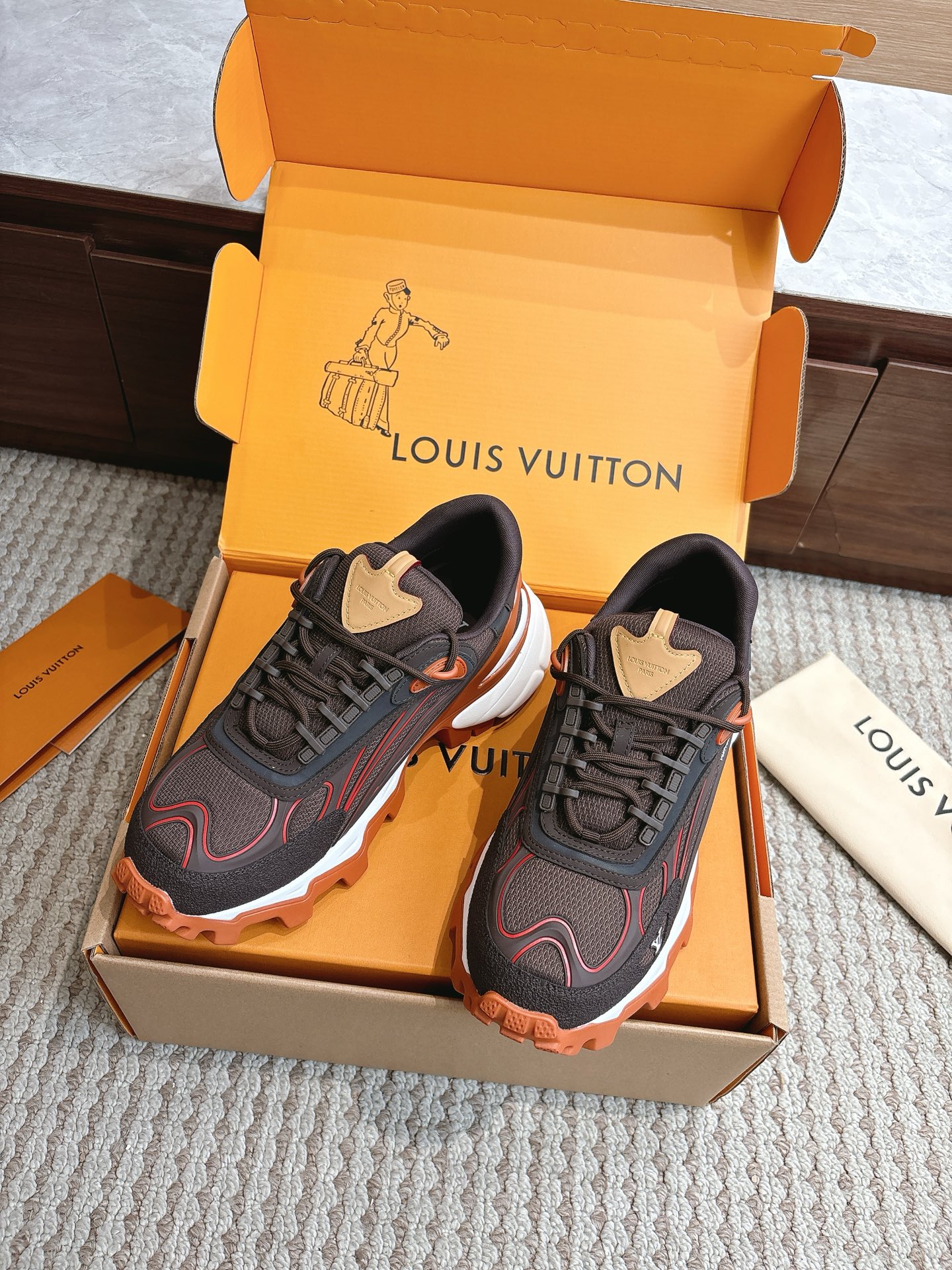 NO:867785,Top version Size 38–46 Price Louis*Vuitto* LV Trainer Sports European Purchasing Agency 1W RMB Purchased It took a month to develop a private mold for the outsole and fabric. Three sets of molds were scrapped for the upper before being perfectly adjusted to the original version. It is definitely a comfortable product that has cost a lot of money and thought. This series was designed after the arrival of Vifgil. It is favored by many fans every quarter. It can be more individualized with different fashions. Private model luxury Luo Shi  TPU original outsole original packaging, casual shoes/sports shoes, louis vuitton, louis vuitton, sneakers19860909顶级版本 尺码38–46 价格Louis*Vuitto* LV Trainer 运动欧洲代购1W RMB购入 历时一个月爆拆开发 大底和面料私模 鞋面更是报废了三套模具 才完美调整至原版一致较果 绝对下血本费心思的一款舒适 自Vifgil到来之后而设计的这一系列 每一季度都深受众多粉丝的青睐 搭配不同的时尚更显个性哦 私模奢华洛施 TPU原版大底 原版包装,休闲鞋/运动鞋,louis vuitton,louis vuitton,sneakers,Women's Shoes