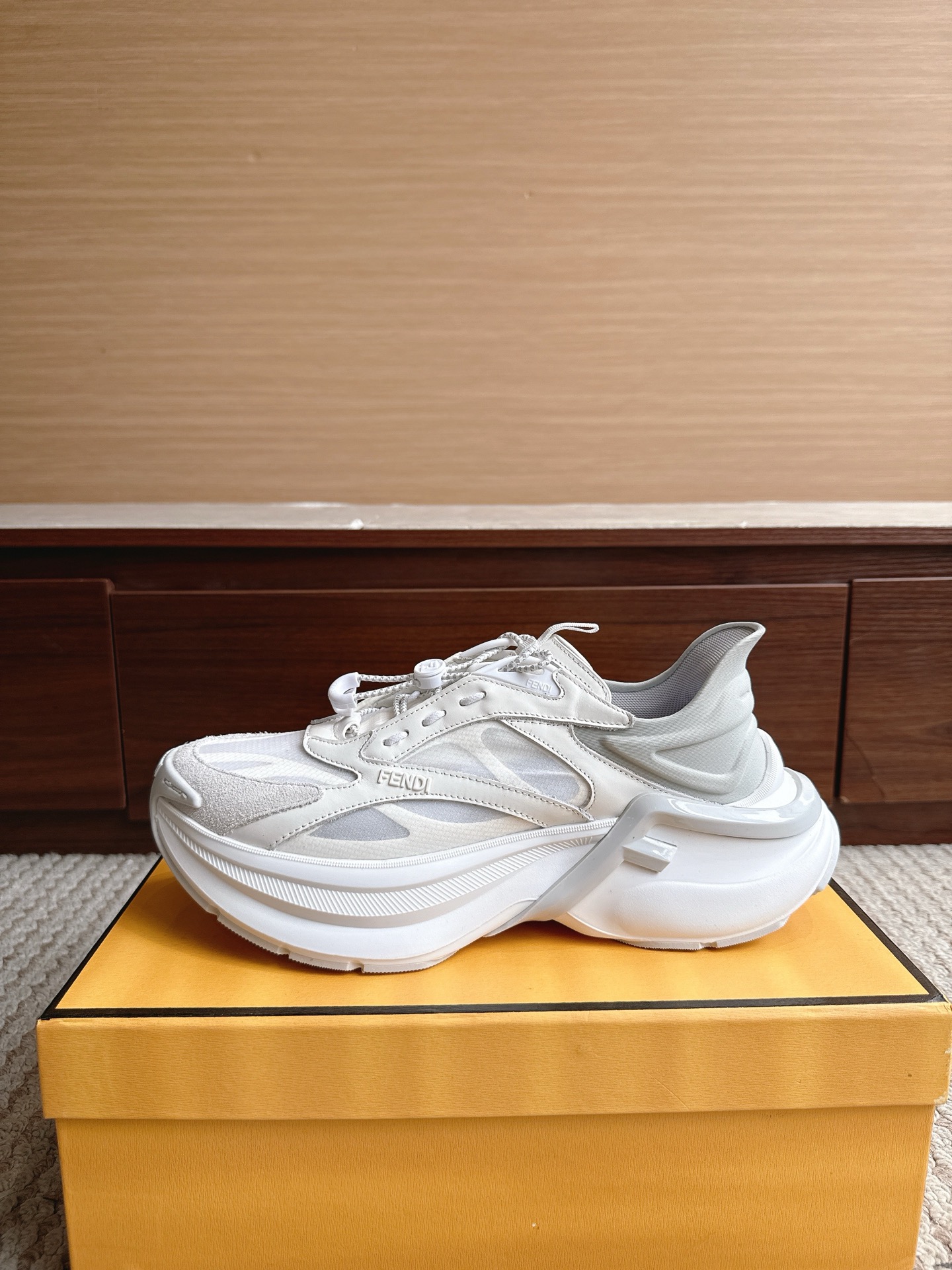 NO:867761,FENDI·Fendi 2026ss new size 39-47 price F-Light breathable mesh thick-soled running shoes dad shoes casual sports shoes top version original purchase development and production These Fendi sports shoes are made of black leather and mesh fabric, the same color corrugated shoe top, black mountaineering laces and emergency stop fasteners decorated with customized FF patterns, one side is decorated with a three-dimensional rubber logo appliqué, the same color ultra-light rubber thick soles, and the edges are decorated with embossed F patterns!  ♀ The fabric is original imported first-layer cowhide, the lining is original custom-made breathable mesh, the sole is original molded foam + TPU material, the sole thickness is about 5.5cm, casual shoes/sports shoes, fendi, fendi, sneakers, cowhide19860909FENDI·芬迪 2026ss新款 尺码39—47 价格F-Light透气网面厚底跑鞋老爹鞋休闲运动鞋 顶级版本原版购入开发做货 这款芬迪运动鞋采用黑色皮革和网眼布材质,同色系波状鞋提,黑色登山鞋带和饰有定制FF图案的急停扣件,一侧饰有三维橡胶标志贴花,同色系超轻橡胶厚鞋底,边缘饰有凸纹F图案！♀ 面料原版进口头层牛皮 内里原版定制透气网里 鞋底原版开模开模发泡+TPU材质 底厚约5.5cm,休闲鞋/运动鞋,fendi,fendi,sneakers,cowhide,Women's Shoes
