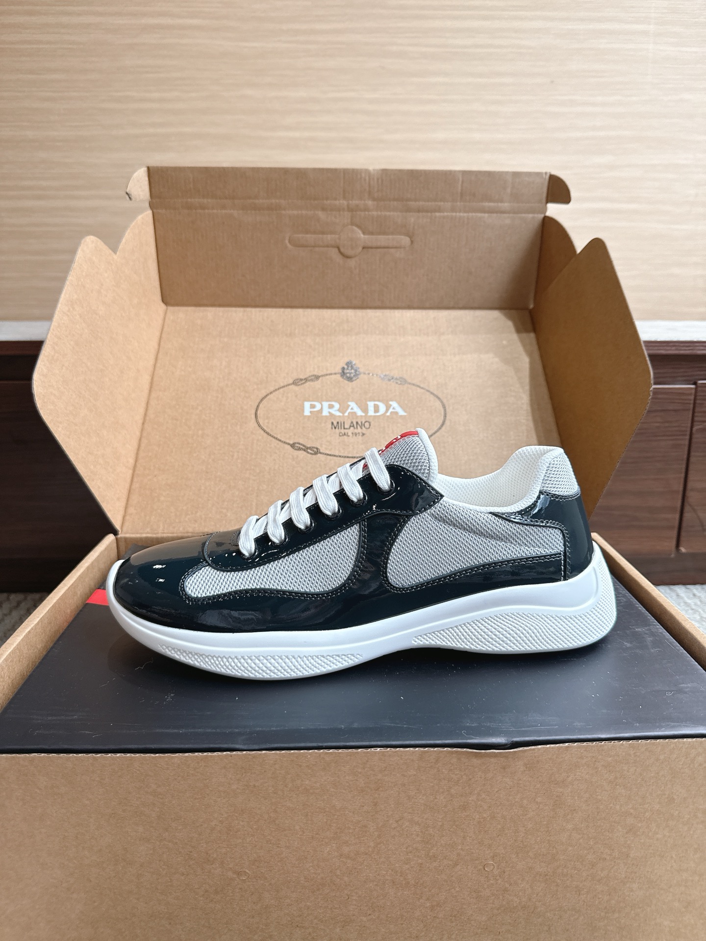 NO:867632,Top quality!  Sizes 35-48 (with aircraft casing) Prices official website popular models are on the market, trendy brands (Prada) mainly promote popular models, avant-garde and versatile fashionable men's and women's shoes privately opened molds, cowhide surface splicing 11 replicas... Fashion is simple, original imported cowhide footings; the atmosphere and personality are more trendy, eye-catching and pursuing class. It will subvert the old ideas and be a must-have for fashionistas who want to spend time with you! Must keep it!  High comfort and low, high-end quality workmanship., casual shoes/sports shoes, prada, prada, sneakers, cowhide19860909顶级品质！尺码35—48（带飞机壳） 价格官网爆款上市, 潮牌（普拉达Prada）主推爆款,前卫百搭时尚男女鞋私版开模,牛皮面拼接11复刻..时尚干脆、原版进口牛皮垫脚；大气个性更潮更抢眼更追求档次,它将颠覆旧念,与您共度时尚潮人必备! 必自留 ! 高大上的舒适大低,高端品质做工.,休闲鞋/运动鞋,prada,prada,sneakers,cowhide,Women's Shoes