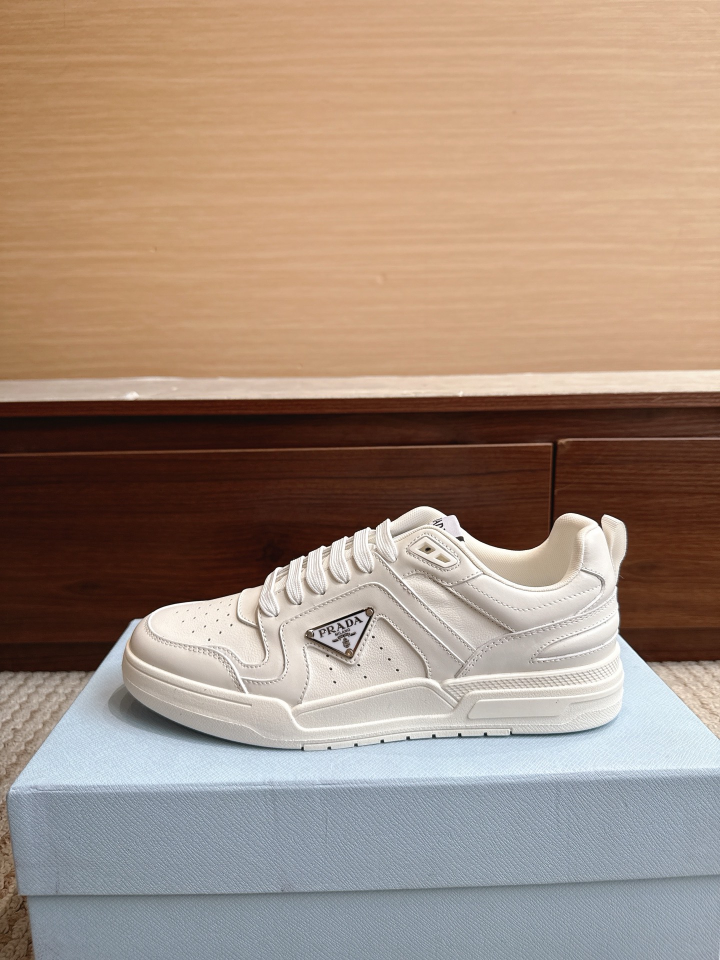 NO:867521,Trendy brand (Prada) Price size 39-45 (customized for 45) Mainly popular models, avant-garde and versatile fashionable men's shoes, private version molding, cowhide surface splicing 11 replicas... fashionable and simple, original imported cowhide feet; the atmosphere and personality are more fashionable, eye-catching and pursuing class. It will subvert old ideas and be a must-have for fashionistas who want to spend time with you! Must keep it for yourself!  High comfort and low, high-end quality workmanship., casual shoes/sports shoes, prada, prada, sneakers, cowhide19860909潮牌（普拉达Prada） 价格尺码39–45（45定做） 主推爆款,前卫百搭时尚男鞋私版开模,牛皮面拼接11复刻..时尚干脆、原版进口牛皮垫脚；大气个性更潮更抢眼更追求档次,它将颠覆旧念,与您共度时尚潮人必备! 必自留 ! 高大上的舒适大低,高端品质做工.,休闲鞋/运动鞋,prada,prada,sneakers,cowhide,Women's Shoes