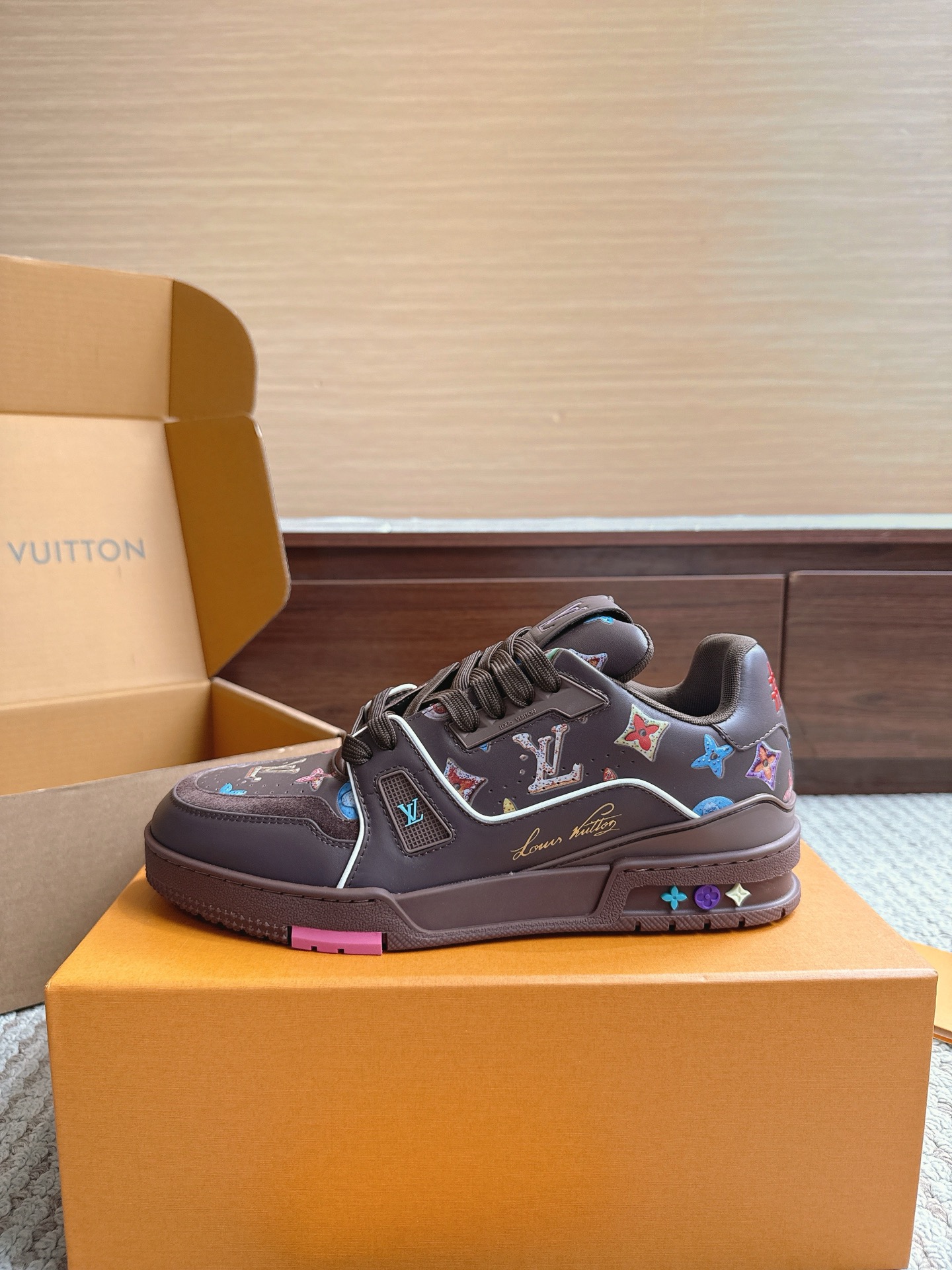 NO:867544,Top version Size 39–46 Price Louis*Vuitto* LV Trainer Sports European Purchasing Agency 1W RMB Purchased It took a month to develop a private mold for the outsole and fabric. Three sets of molds were scrapped for the upper before it was perfectly adjusted to the original version. It is definitely a comfortable product that has cost a lot of money and thought. This series was designed after the arrival of Vifgil. It is favored by many fans every season. Matching different fashions to show your personality. Private model luxury Luo Shi  TPU original outsole original packaging, casual shoes/sports shoes, louis vuitton, louis vuitton, sneakers19860909顶级版本 尺码39–46 价格Louis*Vuitto* LV Trainer 运动欧洲代购1W RMB购入 历时一个月爆拆开发 大底和面料私模 鞋面更是报废了三套模具 才完美调整至原版一致较果 绝对下血本费心思的一款舒适 自Vifgil到来之后而设计的这一系列 每一季度都深受众多粉丝的青睐 搭配不同的时尚更显个性哦 私模奢华洛施 TPU原版大底 原版包装,休闲鞋/运动鞋,louis vuitton,louis vuitton,sneakers,Women's Shoes