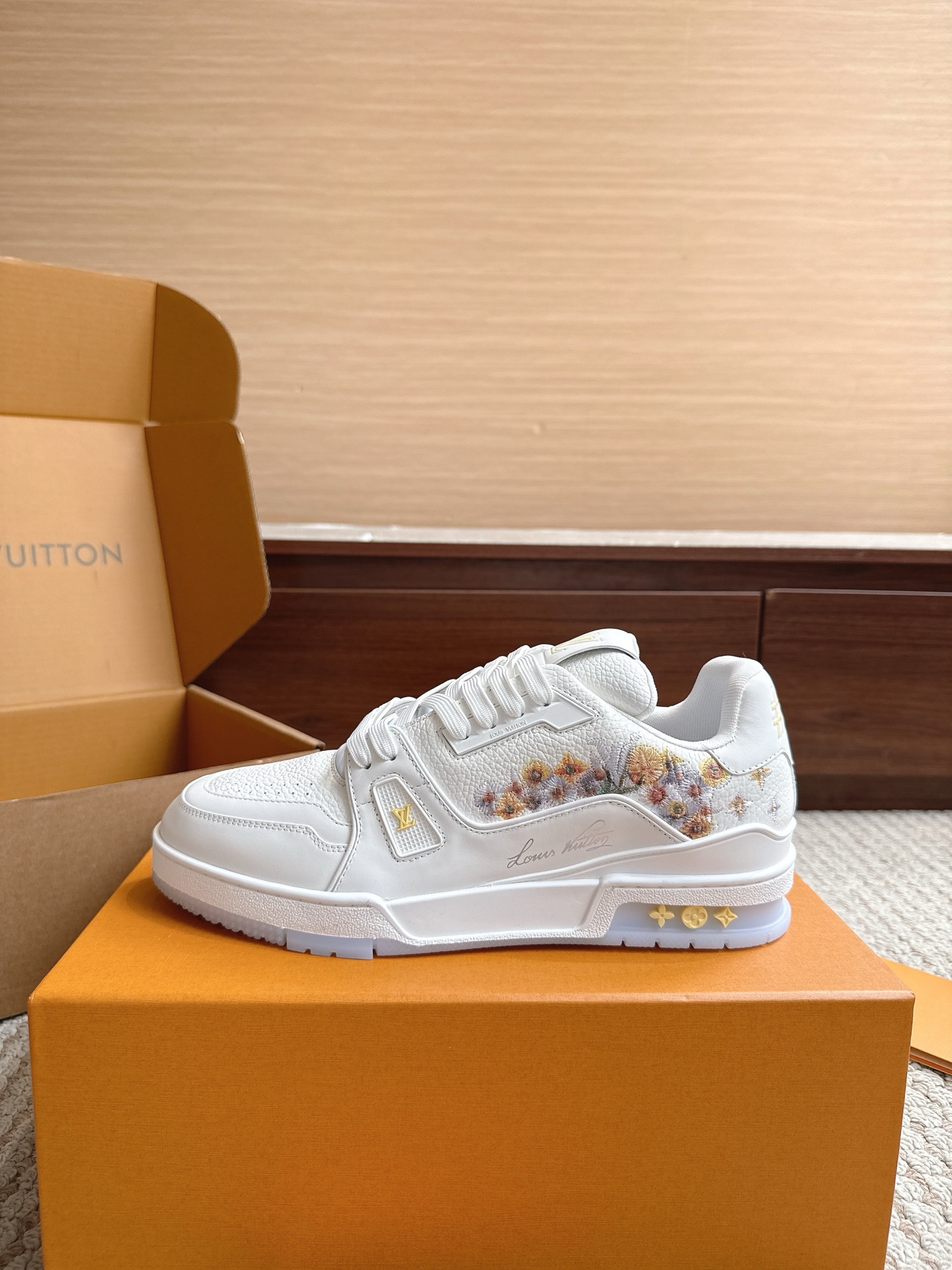 NO:867553,Top version Size 35–46 Price Louis*Vuitto* LV Trainer Sports European Purchasing Agency 1W RMB Purchased It took a month to develop a private mold for the outsole and fabric. Three sets of molds were scrapped for the upper before being perfectly adjusted to the original version. It is definitely a comfortable product that has cost a lot of money and thought. This series was designed after the arrival of Vifgil. It is favored by many fans every quarter. Matching different fashions to show your personality. Private model luxury Luo Shi  TPU original outsole original packaging, casual shoes/sports shoes, louis vuitton, louis vuitton, sneakers19860909顶级版本 尺码35–46 价格Louis*Vuitto* LV Trainer 运动欧洲代购1W RMB购入 历时一个月爆拆开发 大底和面料私模 鞋面更是报废了三套模具 才完美调整至原版一致较果 绝对下血本费心思的一款舒适 自Vifgil到来之后而设计的这一系列 每一季度都深受众多粉丝的青睐 搭配不同的时尚更显个性哦 私模奢华洛施 TPU原版大底 原版包装,休闲鞋/运动鞋,louis vuitton,louis vuitton,sneakers,Women's Shoes
