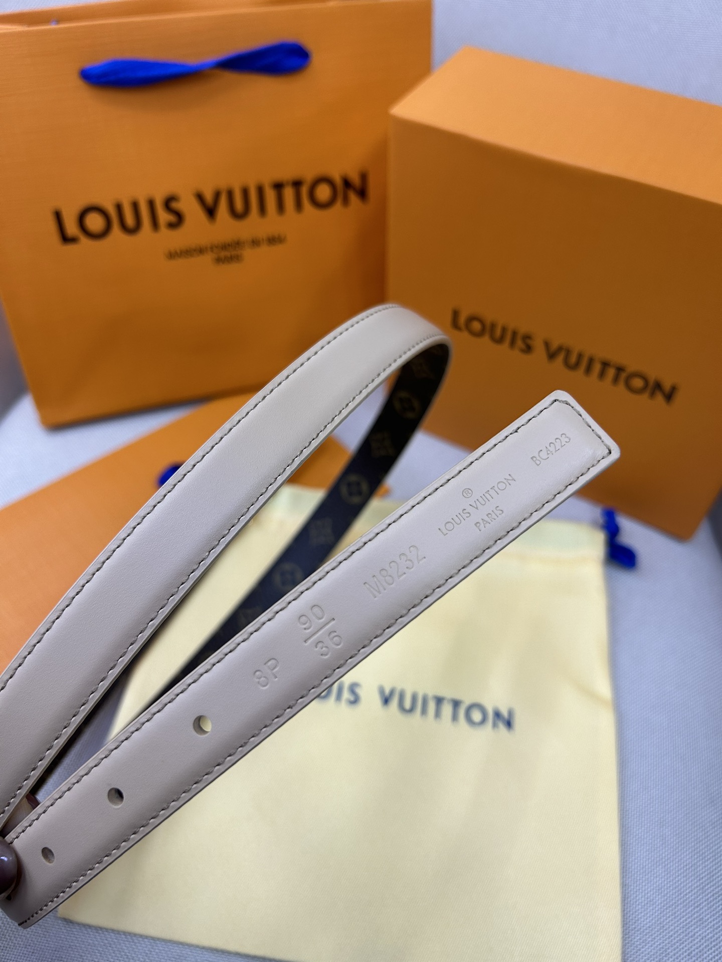  Pretty LV 路易威登 双面腰带以耀目金属雕琢 LV Initiales 搭扣和末端的不完整 M