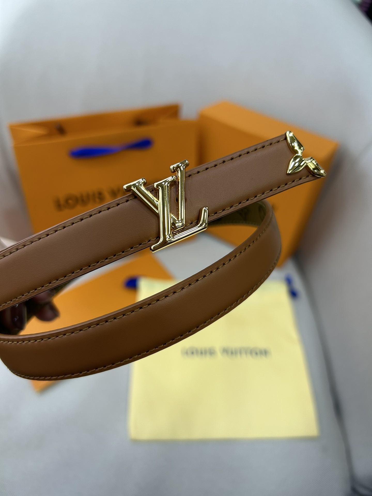  Pretty LV 路易威登 双面腰带以耀目金属雕琢 LV Initiales 搭扣和末端的不完整 M
