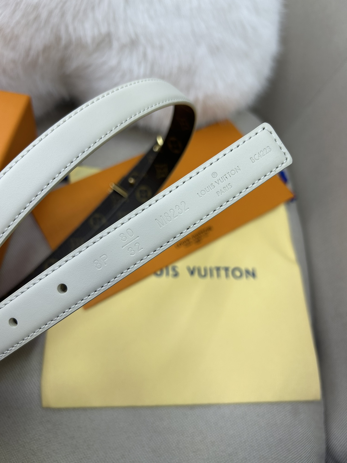  Pretty LV 路易威登 双面腰带以耀目金属雕琢 LV Initiales 搭扣和末端的不完整 M