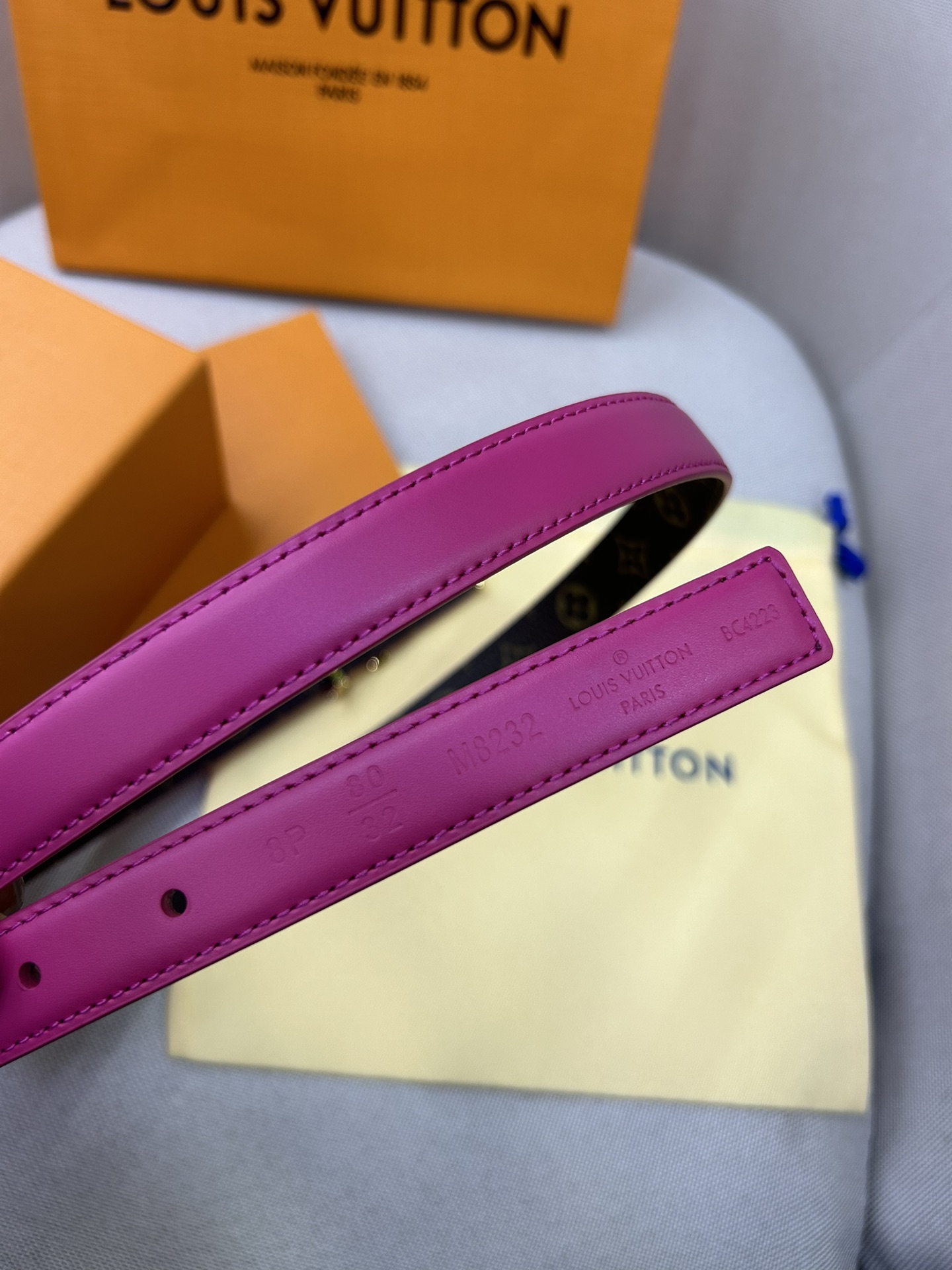  Pretty LV 路易威登 双面腰带以耀目金属雕琢 LV Initiales 搭扣和末端的不完整 M