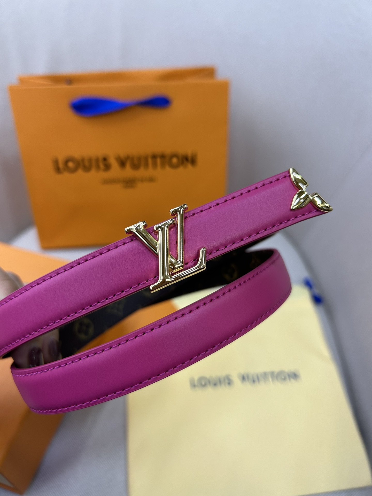  Pretty LV 路易威登 双面腰带以耀目金属雕琢 LV Initiales 搭扣和末端的不完整 M