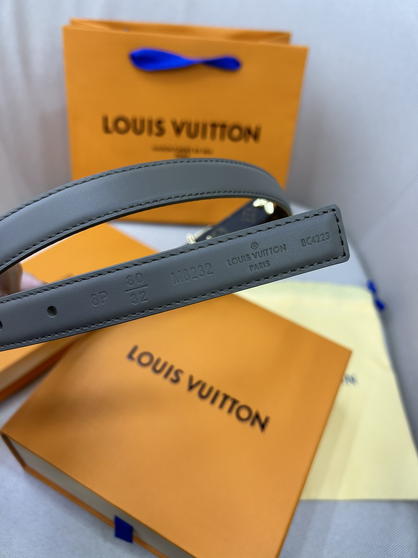 Pretty LV 路易威登 双面腰带以耀目金属雕琢 LV Initiales 搭扣和末端的不完整 M