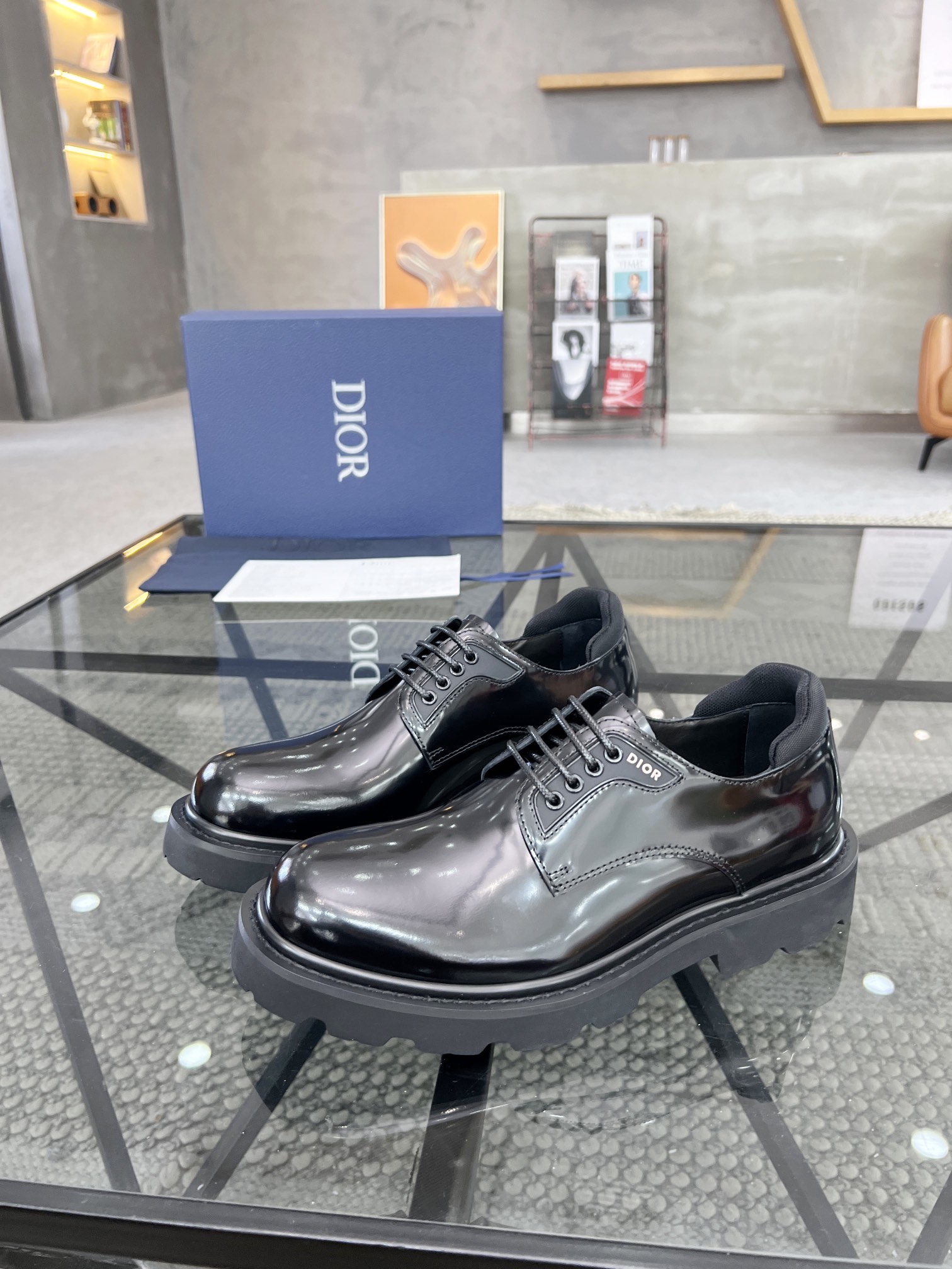 NO:270228,D Top Purchase Di Street Fried Street Men's Leather Shoes Series, the counter is released simultaneously with original configuration, Italian imported cowhide fabric, imported water dyed beef, original soles are specially supplied with original soles, super comfortable, original order goods, high quality can enter and exit the counter at will, welcome to compare the counter synchronization, the number of codes 39-44 (order 38 45),,cowhide19860909D 顶级代购 迪 炸街男神皮鞋系列,专柜同步发售原厂配置,意大利进口牛皮面料,进口水染牛里 ,鞋底原厂特供原版底超级舒适,原厂跟单货,高品质可随意进出专柜,欢迎对比专柜同步,码数 39-44（ 订 38 45）,,cowhide,Men's shoes