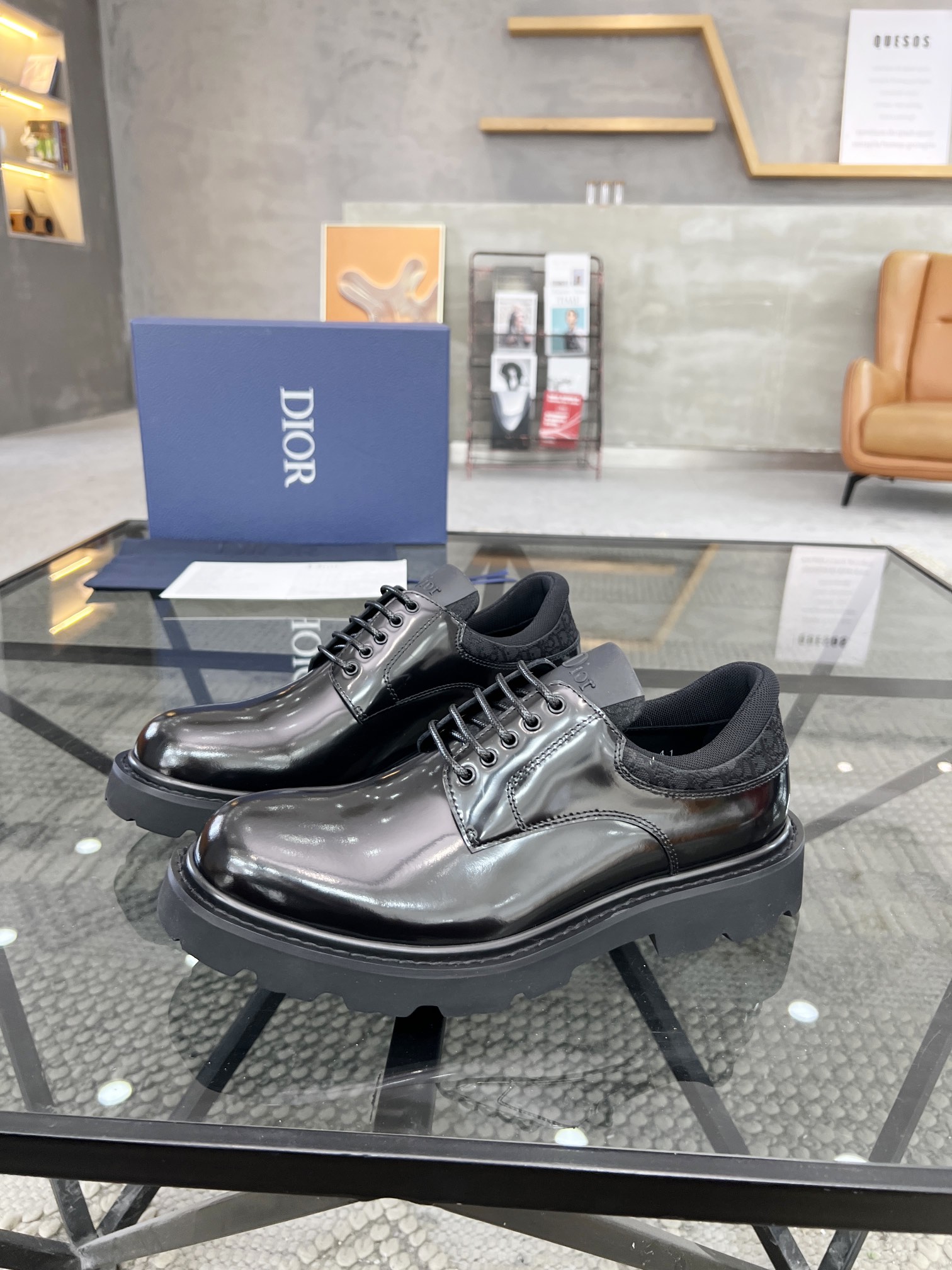 NO:270230,D Top Purchase Di Street Fried Street Men's God's Leather Shoes Series, the counter is sold simultaneously with original configuration, Italian imported cowhide fabric, imported water dyed beef, original soles are specially supplied with original soles, super comfortable, original order goods, high quality can enter and exit the counter at will, welcome to compare the counter synchronization, the number of codes 39-44 (order 38 45),, cowhide19860909D 顶级代购 迪 炸街男神套脚皮鞋系列,专柜同步发售原厂配置,意大利进口牛皮面料,进口水染牛里 ,鞋底原厂特供原版底超级舒适,原厂跟单货,高品质可随意进出专柜,欢迎对比专柜同步,码数 39-44（ 订 38 45）,,cowhide,Men's shoes