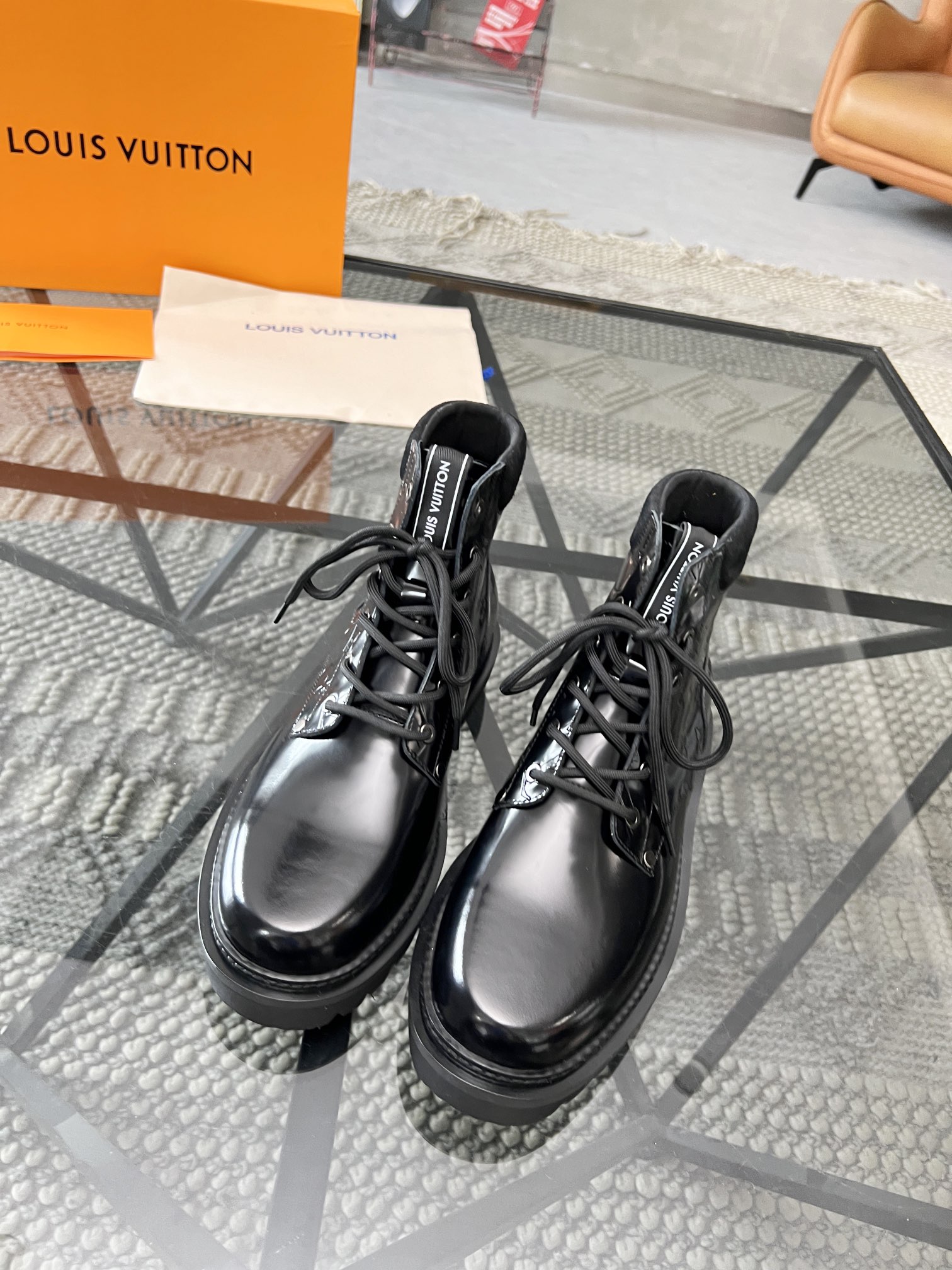 L顶级代购路炸街男神高帮靴子增高皮鞋新品来袭专柜同步发售原厂配置意大利进口牛皮面料高端大气超达人必备全进