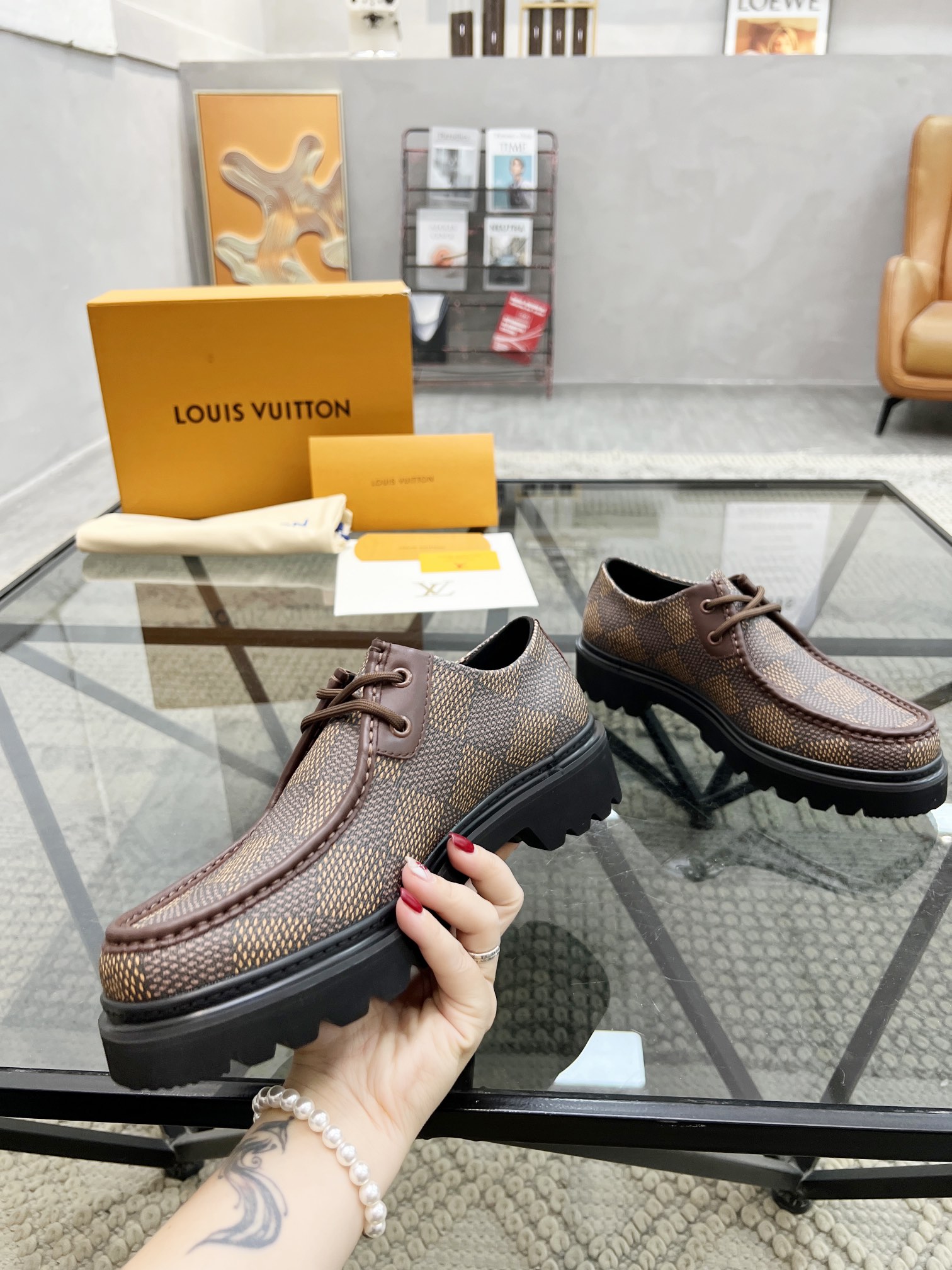  L 🔍顶级代购🇮🇹 路 炸街男神增高皮鞋新品来袭专柜同步发售原厂配置，意大利进口牛皮面料，高品质拼接工