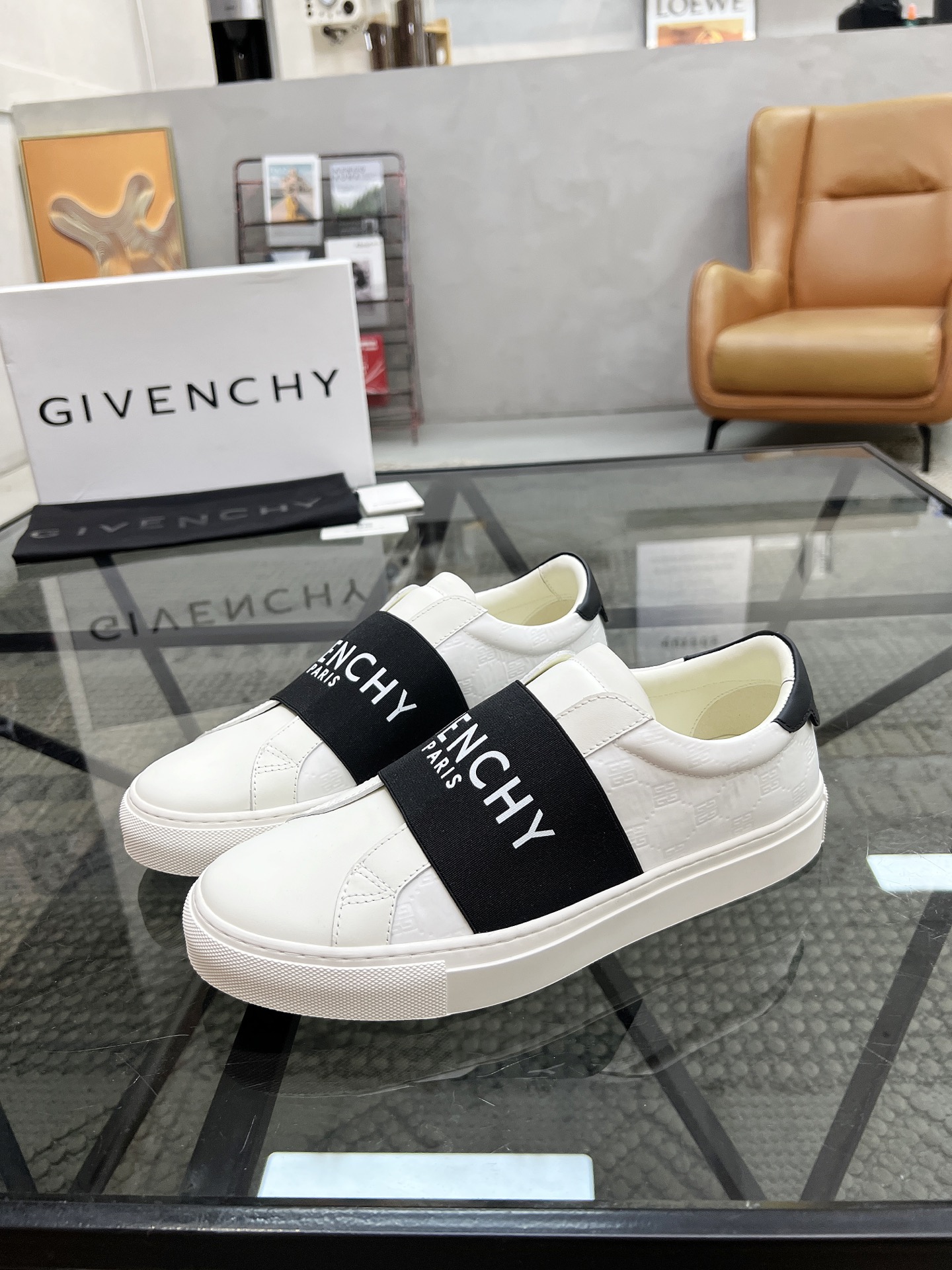 NO:356919,G Top Purchase Ji New Street Fried Street Gods are coming, Super popular sports hot counter new styles, original factory equipped with Italian imported cowhide fabric, printed elastic cloth classic appearance is more fashionable, imported water dyed cowhide inner pad breathable and comfortable Soles are original special for original soles, original order goods, high quality, can enter and exit the counter at will, welcome to compare, number 39-44 (order 38 45 46 47),, cowhide19860909G 顶级代购 纪 炸街男神新品来袭,超人气运动爆款专柜新款,原厂配置意大利进口牛皮面料,印花弹力布经典的外观更加潮达人,进口水染牛皮内里垫透气舒适 鞋底原厂特供原版底超级舒适,原厂跟单货 高品质,可随意进出专柜,欢迎对比,码数 39-44（订38 45 46 47）,,cowhide,Men's shoes