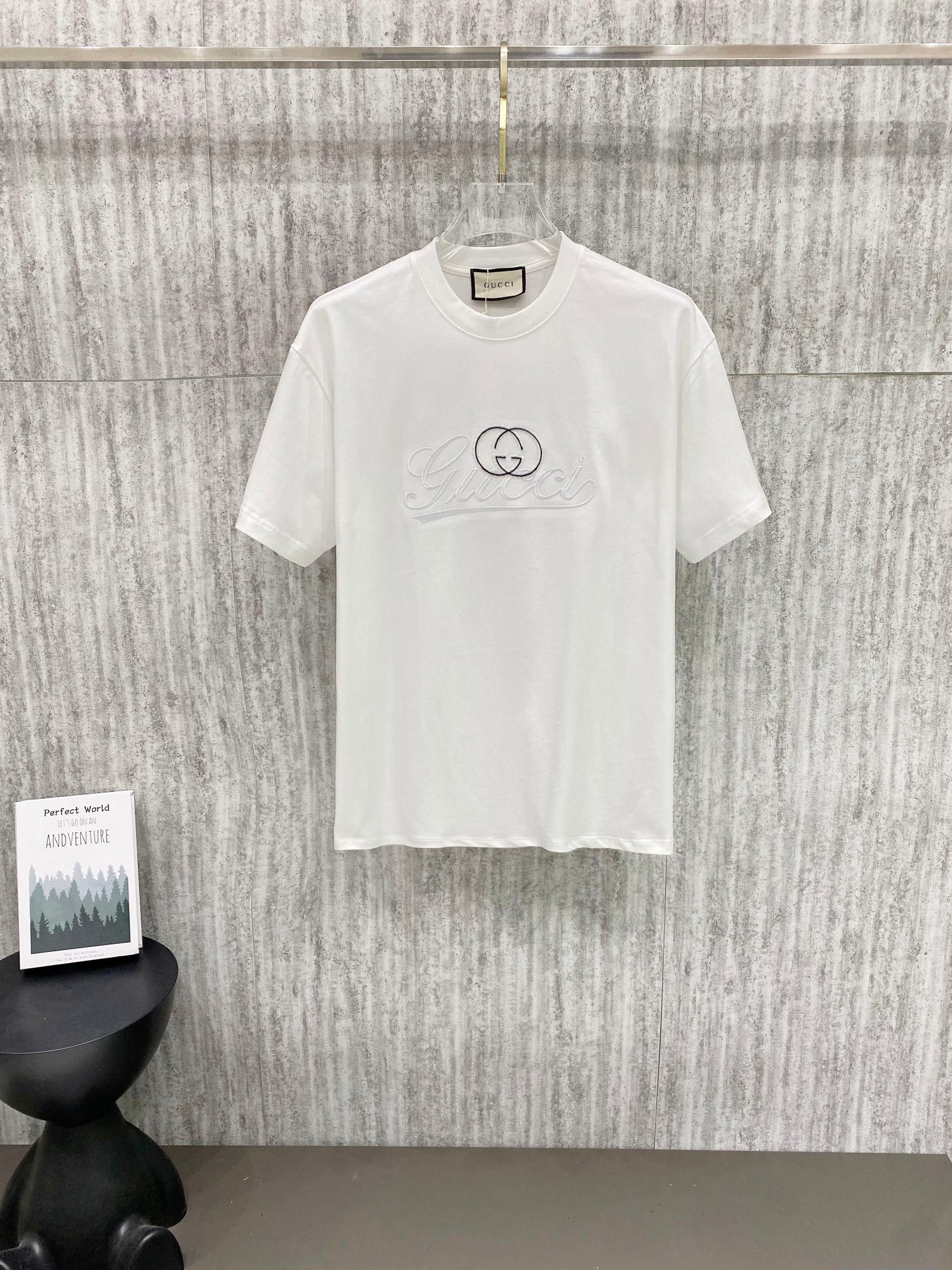 古驰 2026ss 重磅320克，设计logo🪡🪡🪡万针刺绣 32支双纱棉 定制定染 独家货源 𝐂𝐎𝐋𝐎𝐔𝐑：白色 /黑色 𝐒𝐈𝐙𝐄：S m L XL 100@