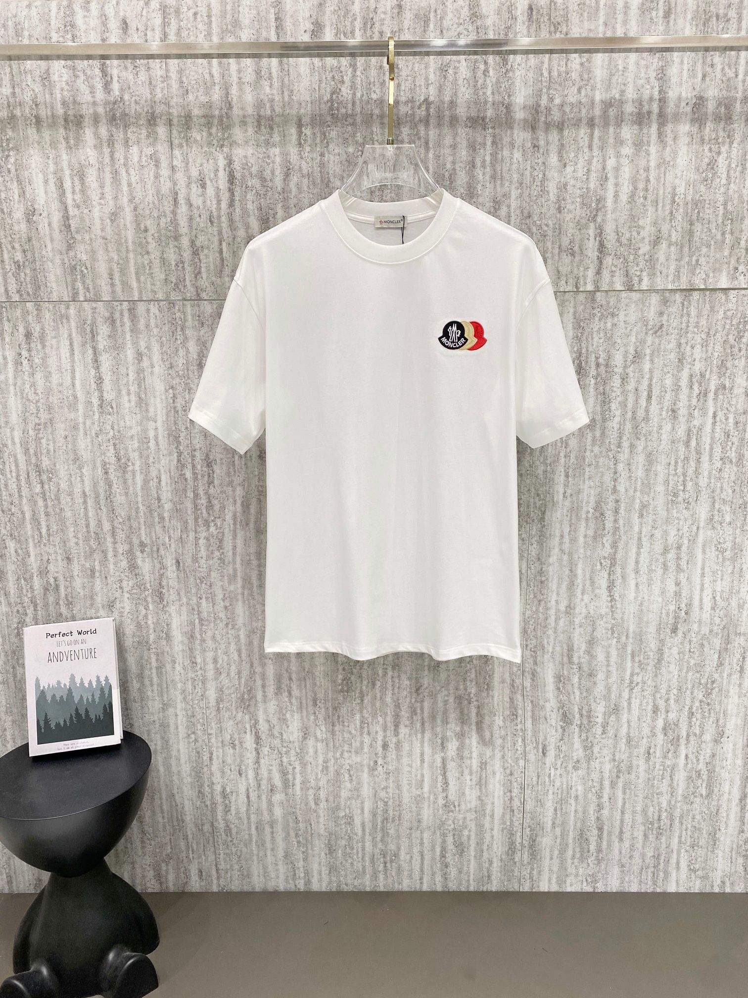 蒙口 2026ss 重磅320克，设计logo🪡🪡🪡万针刺绣 32支双纱棉 定制定染 独家货源 𝐂𝐎𝐋𝐎𝐔𝐑：白色 /黑色 𝐒𝐈𝐙𝐄：S m L XL 100@