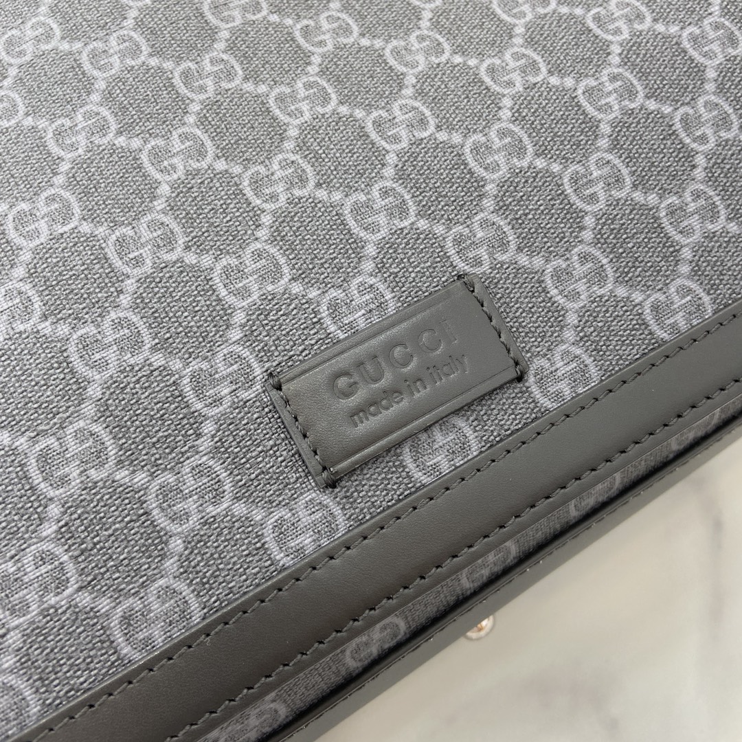 Gucci Supreme Canvas Messenger Bag - Stylish & Functional Design 5 i1724850016 4593 2