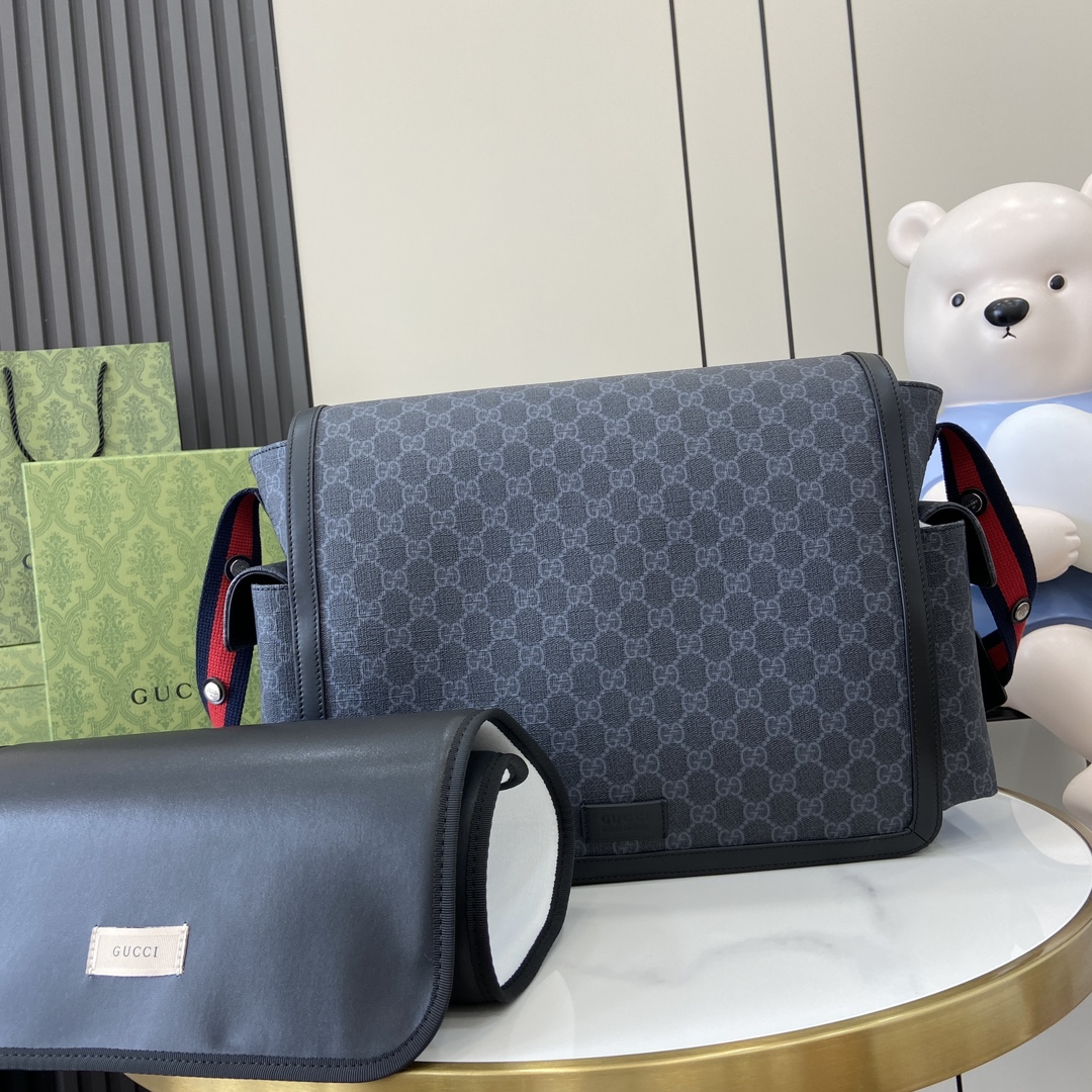 Gucci Supreme Canvas Messenger Bag - Stylish & Functional Design 9 i1724850016 5662 8