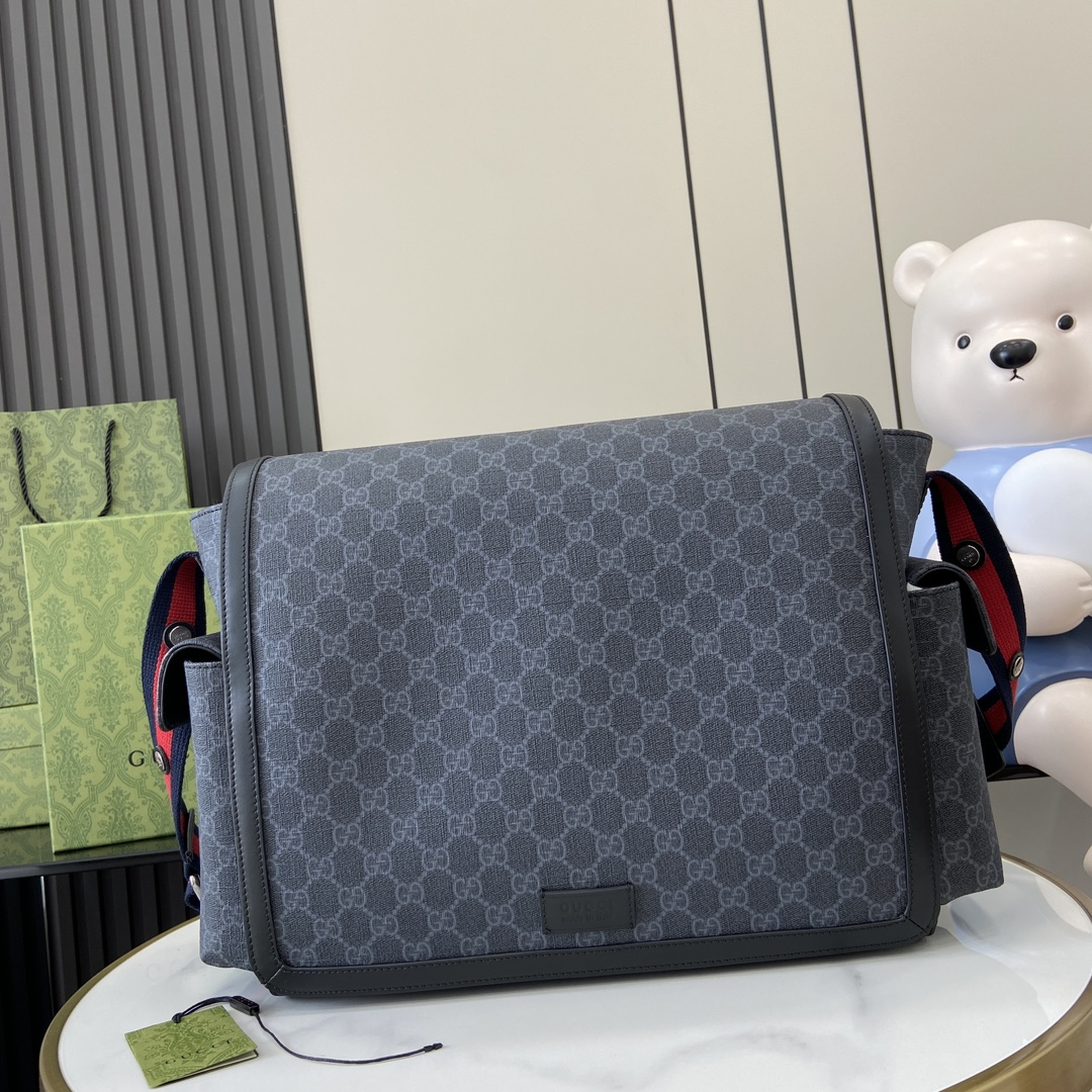 Gucci Supreme Canvas Messenger Bag - Stylish & Functional Design 1 i1724850016 7129 3