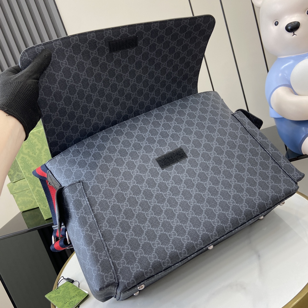 Gucci Supreme Canvas Messenger Bag 7 i1724850312 1865 5