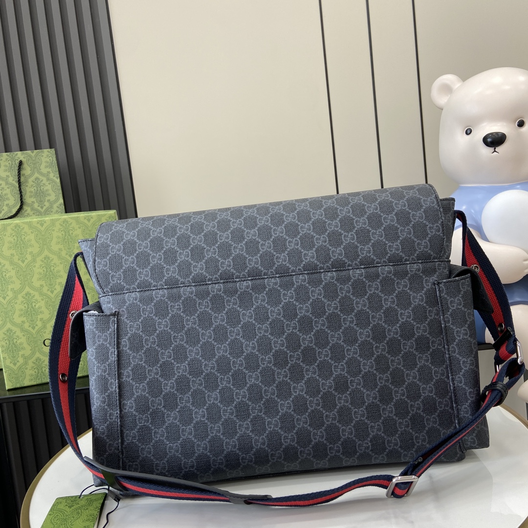 Gucci Supreme Canvas Messenger Bag 4 i1724850312 4062 6