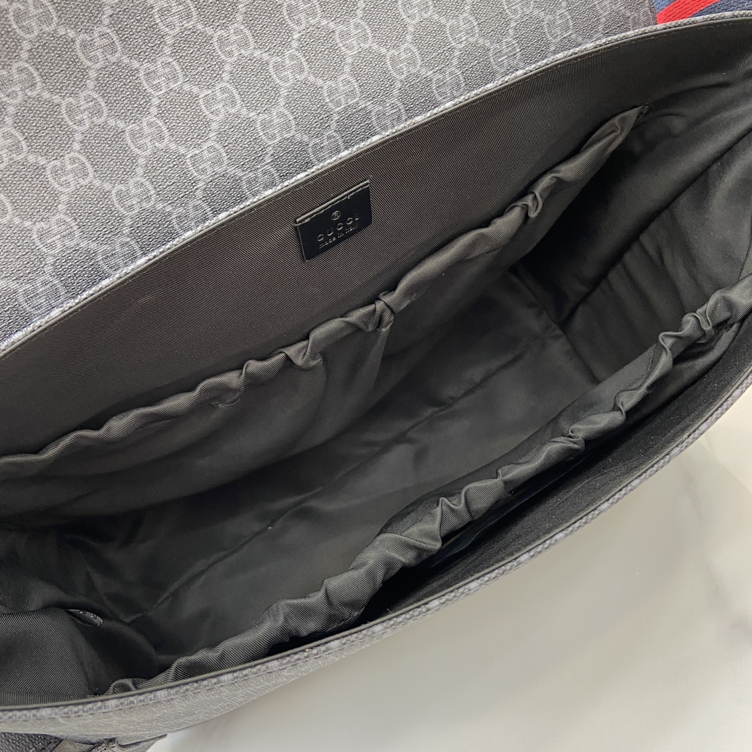 Gucci Supreme Canvas Messenger Bag 8 i1724850312 5344 8