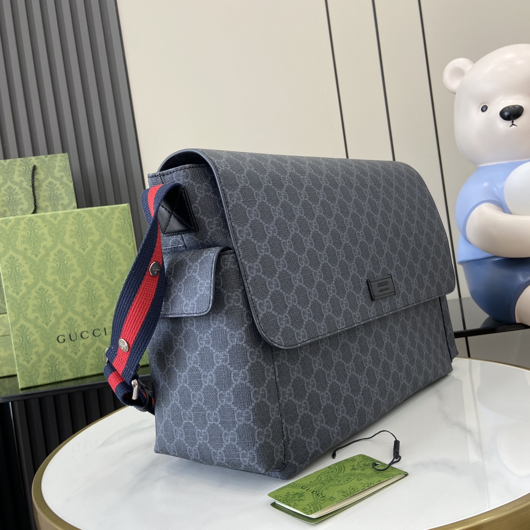 Gucci Supreme Canvas Messenger Bag 3 i1724850312 7564 1