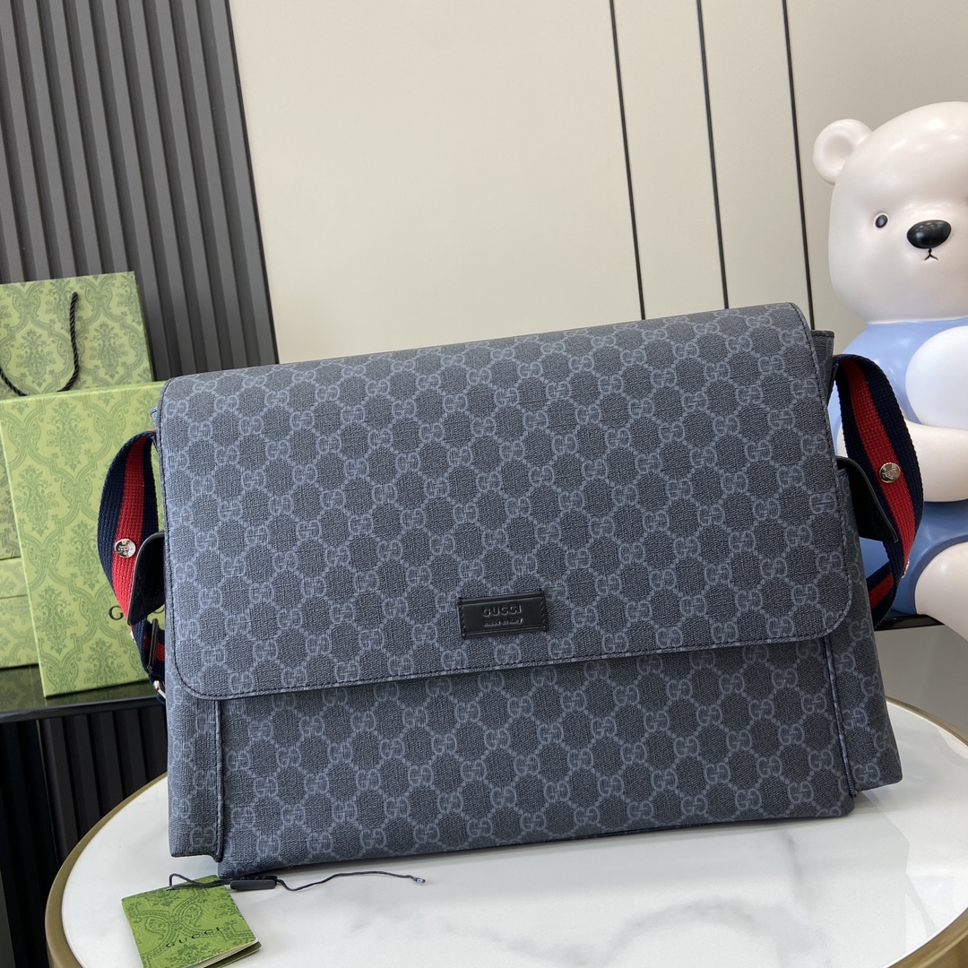 Gucci Supreme Canvas Messenger Bag 2 i1724850312 8322 0