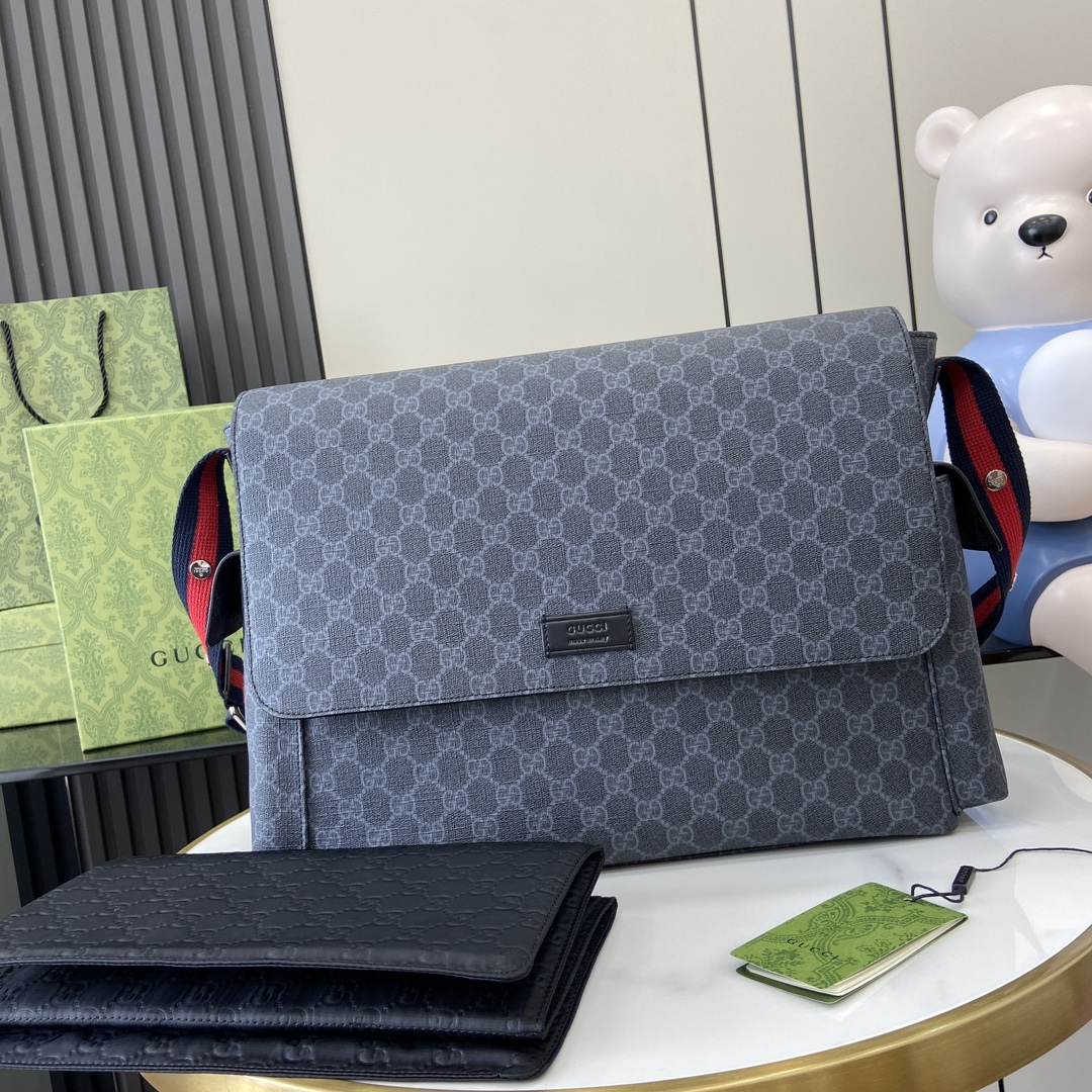 Gucci Supreme Canvas Messenger Bag 10 i1724850312 8867 4