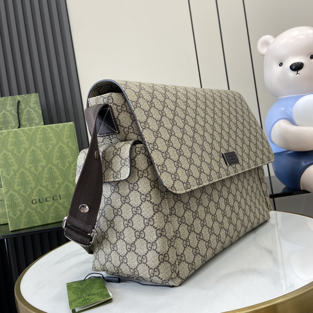 Gucci Supreme Canvas Messenger Bag, Two Colors Available, Model 495909 3 i1724850396 3108 2