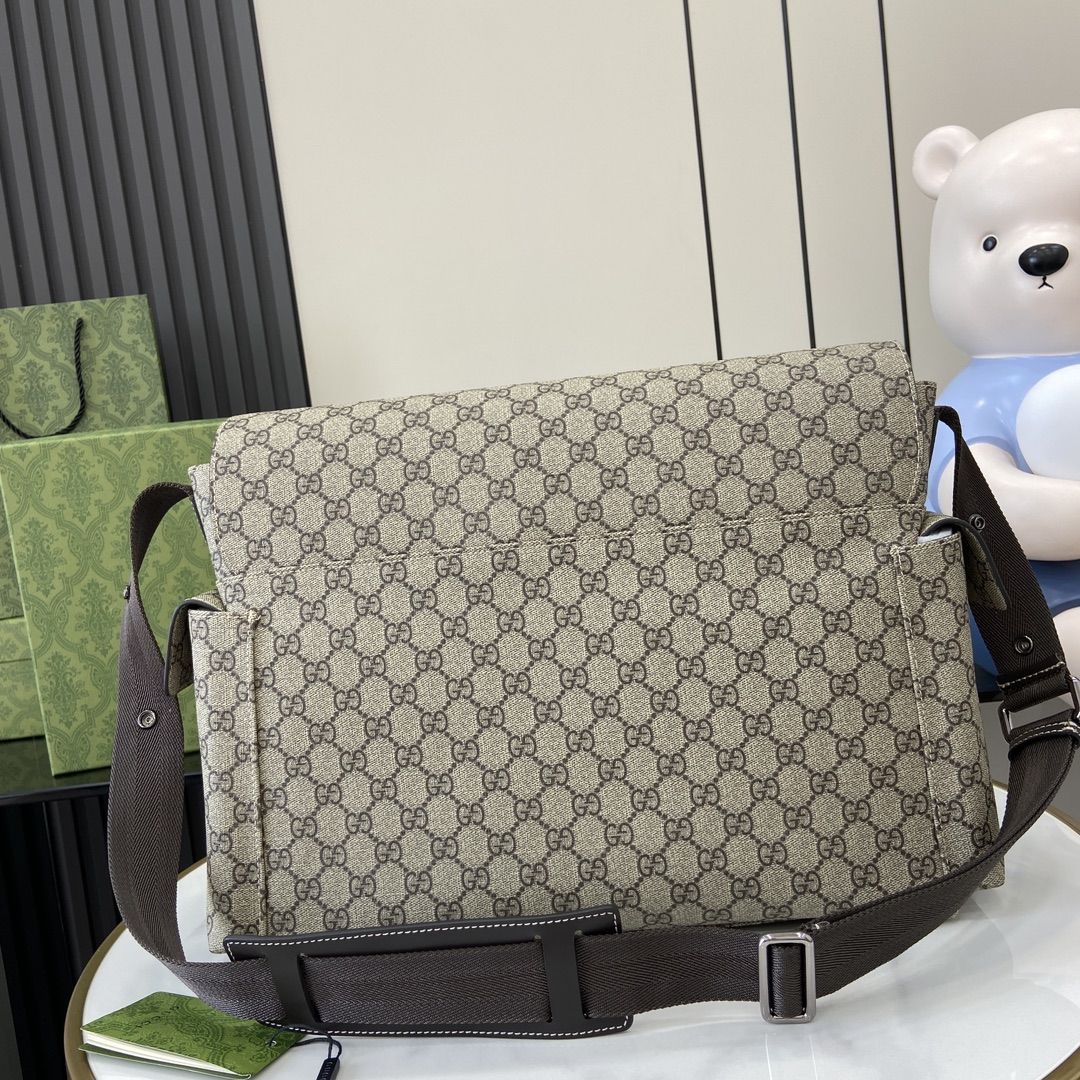 Gucci Supreme Canvas Messenger Bag, Two Colors Available, Model 495909 4 i1724850396 5728 3