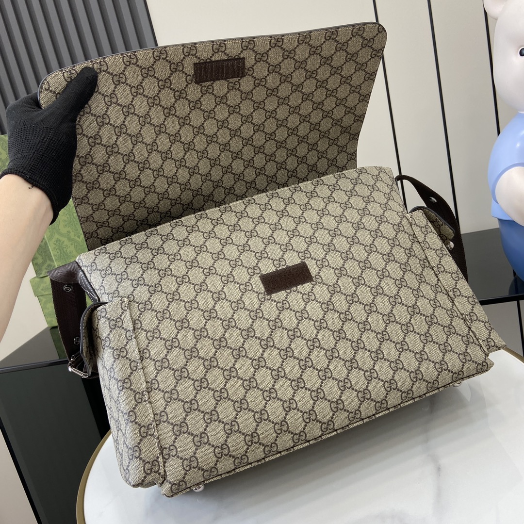 Gucci Supreme Canvas Messenger Bag, Two Colors Available, Model 495909 7 i1724850396 8335 5